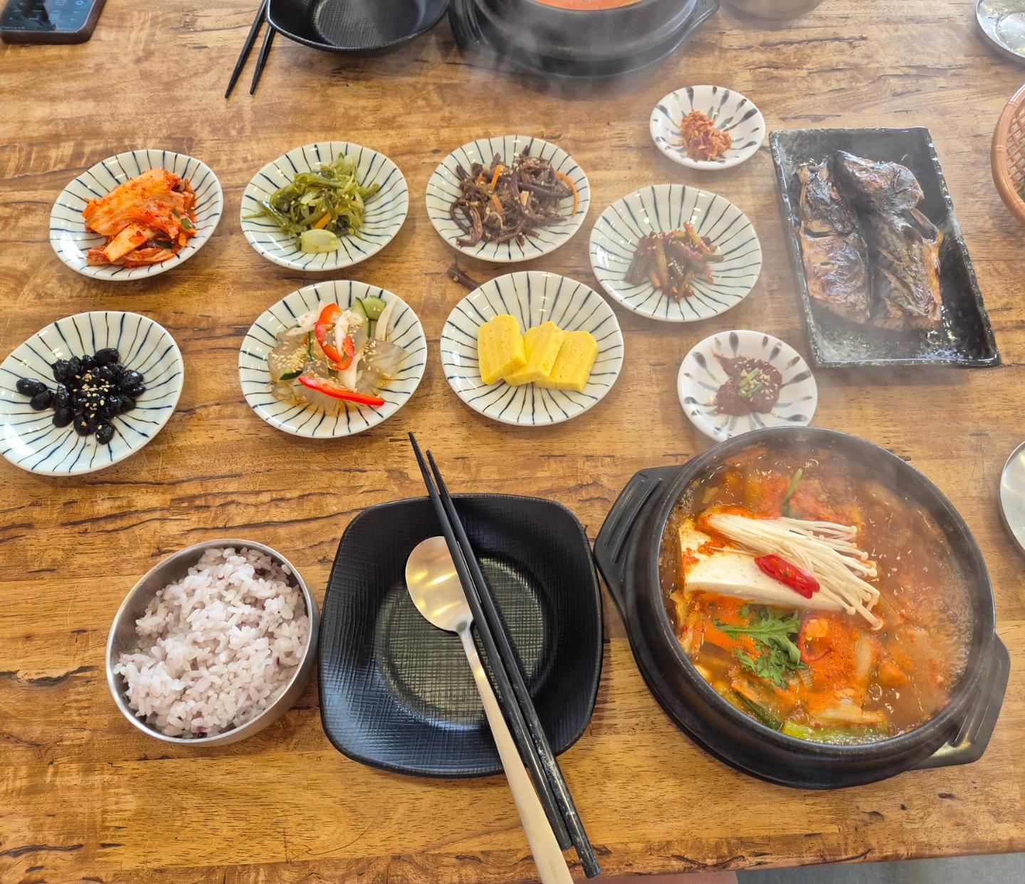 ⠀
⠀
⠀
⠀
급 워크샾으로 오게댄 제주~~⛰️
⠀
도착하자마자 무작정 찾아서 먹은 첫끼🥘
⠀
넘 올바른 초이스~~~
⠀
알고보니 찐 맛집이였다는~~
⠀
⠀
⠀
#제주도 #제주여행 #출근하자마자 #워크샾 #복지최고 #찐맛집 #먹스타그램