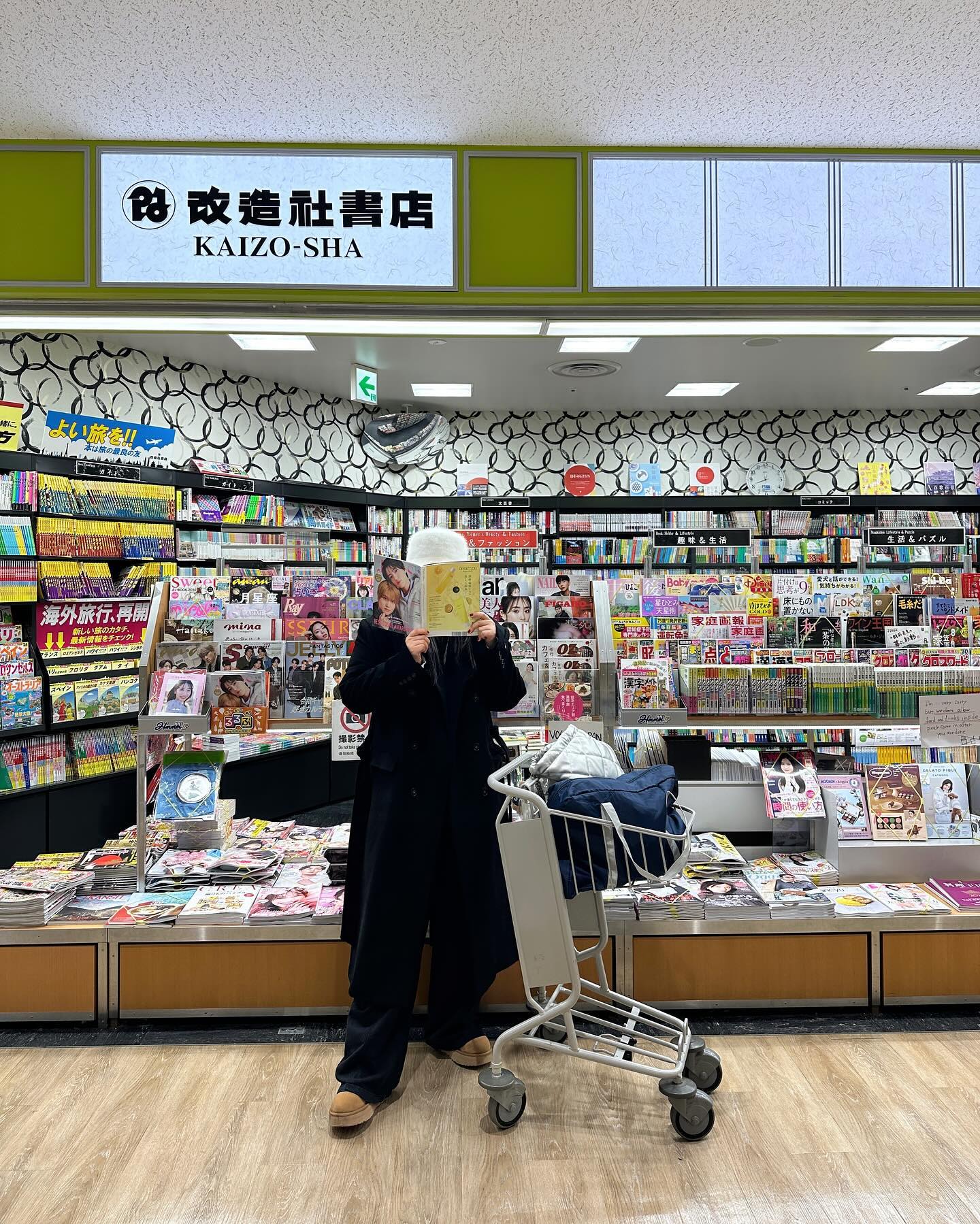 파워 J 공항 카운터 열리기도 전에 미리가서 공항 탐방 🛒
(가는동안 늙고 지침..)
ar.chive19 는 대한항공 외길 나는 아시아나 외길 ㅋ
끝과끝 게이트라 밥먹고 들어가서 다시 만나서 스벅가서 끝까지 입털다가 한국옴 👍🏻 

즐거웠죠..? 
#밤비초_도쿄 #밤비초_재팬 #나리타공항 #나리타 #도쿄여행 #도쿄
