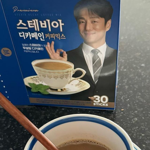 소소한 일상 on Instagram: "#협찬 설탕대신 스테비아가 들어가 부담없는 커피 맥널티 스테비아 커피믹스💜 카페인 함량은 단 0.02mg으로 99% 카페인을 제거한 디카페인이라 저녁에 커피가 생각
