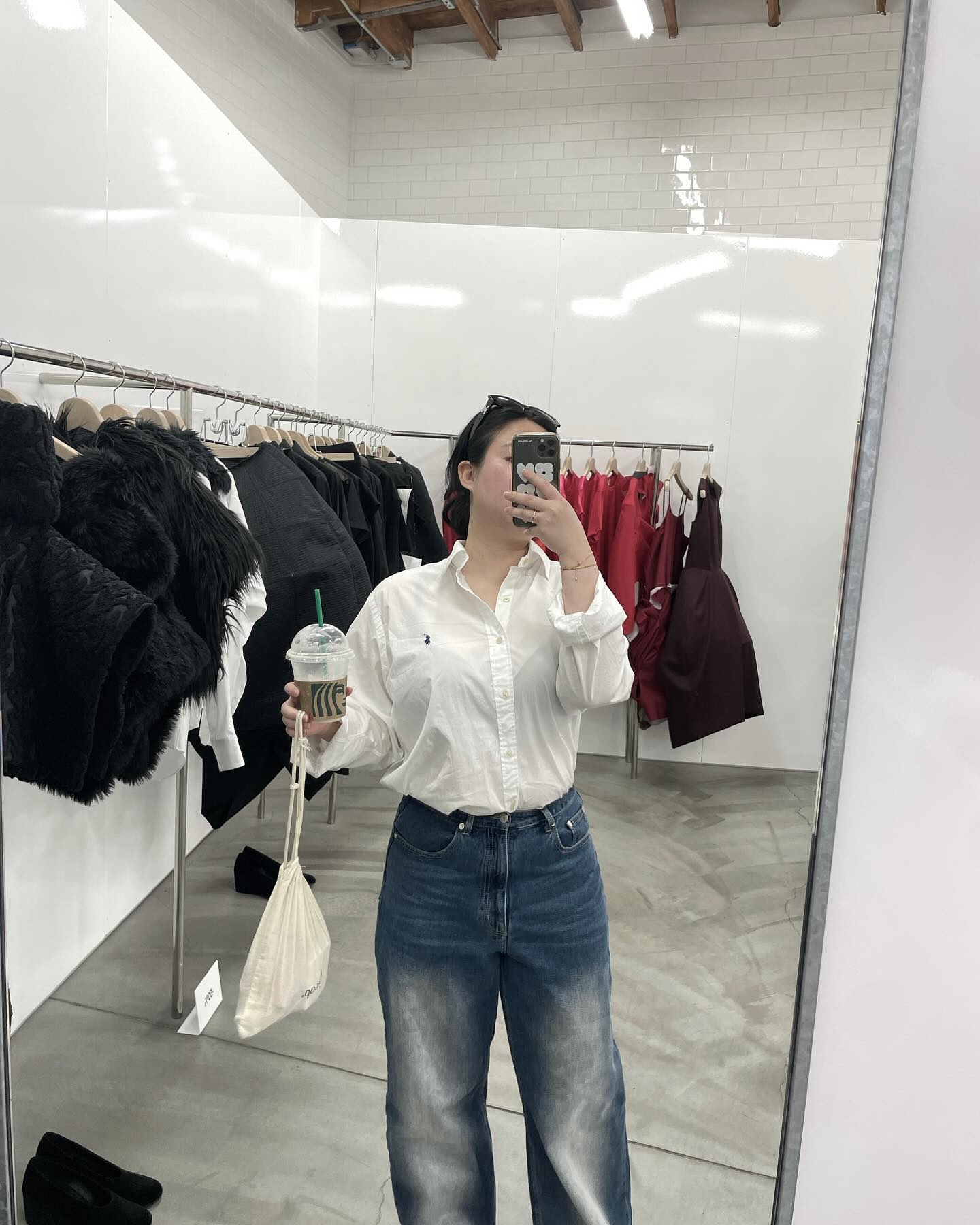 박소현씨 사는 LA로 넘어옴 🚣🏼‍♀️ 해외 나와 일하고 있는 친구들 너무 멋지고,, 나도 또 다른 방향성을 목표해보아야겠다는 기분좋은 자극을 받아따 🏋🏻‍♀️ 2024 재밌는 도전 많이해봐야지 

-

미국은 내가 생각했던거보다 샵간의 거리가 더 멀어 우버 필수 + 길에 홈리스가 너무 많아 무섭지만 도시별로 느낌이 너무 다른게 참 매력적 🪂

#워케이션 #la여행 #workation #미국여행