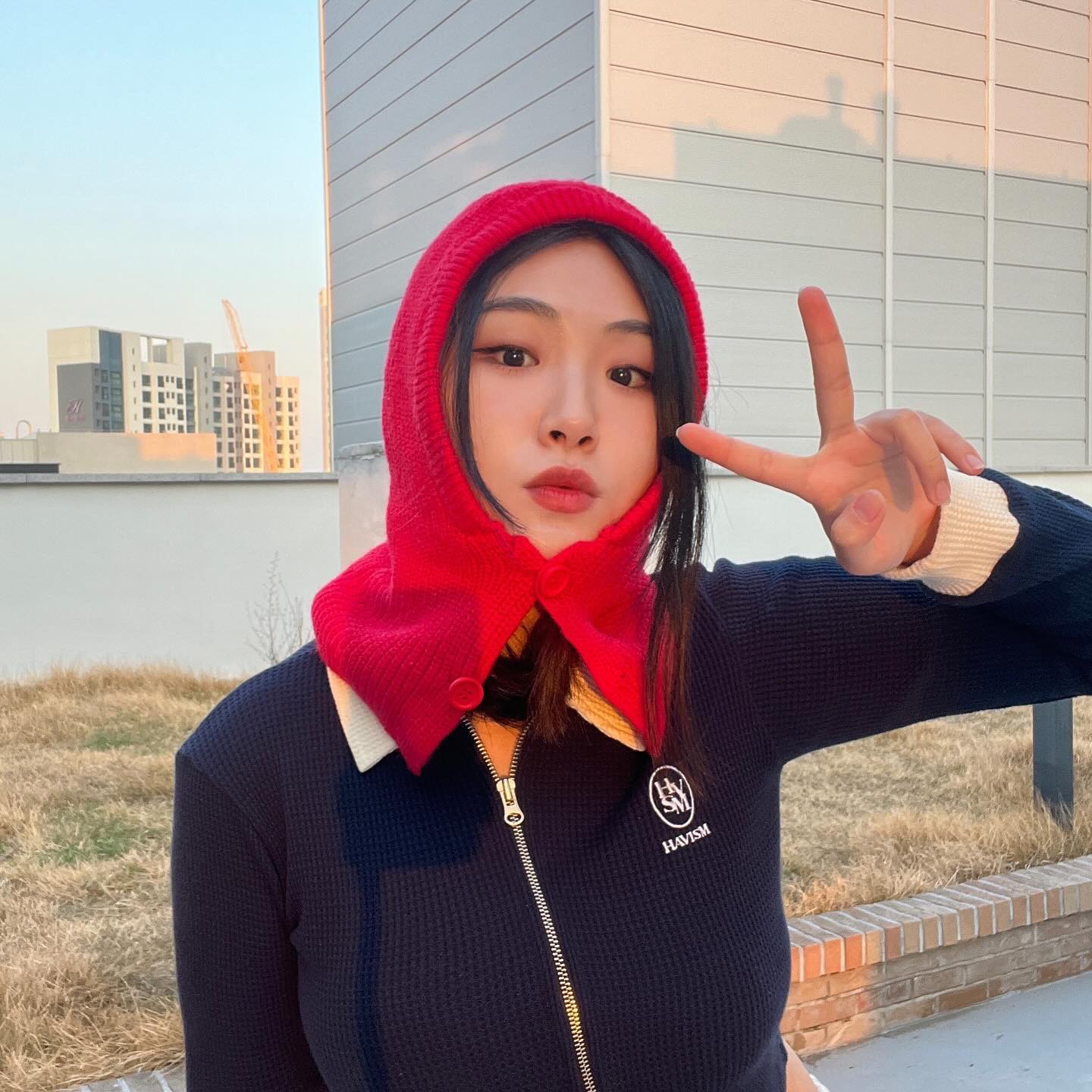 한국 날씨 왜 이런가유 추워…🥶 멋도 중요하지만 감기 조심도 해야하니까! 보드랍고 따땃한 단추 바라클라바를 애착템으로 겟했습니다. 작년엔 나만 쓰는 기분(?)이었는데 올해는 좀 대중화돼서 쓰고 다니기도 안 부담스럽고 좋으다…🫶🏻 

제가 착용한 아이템은 랄랄상점 제품으로 온라인 최저가이니 쇼핑에 참고하세요.😉

#단추바라클라바 #바라클라바 #무쌍메이크업 #무쌍눈화장 #무쌍여자