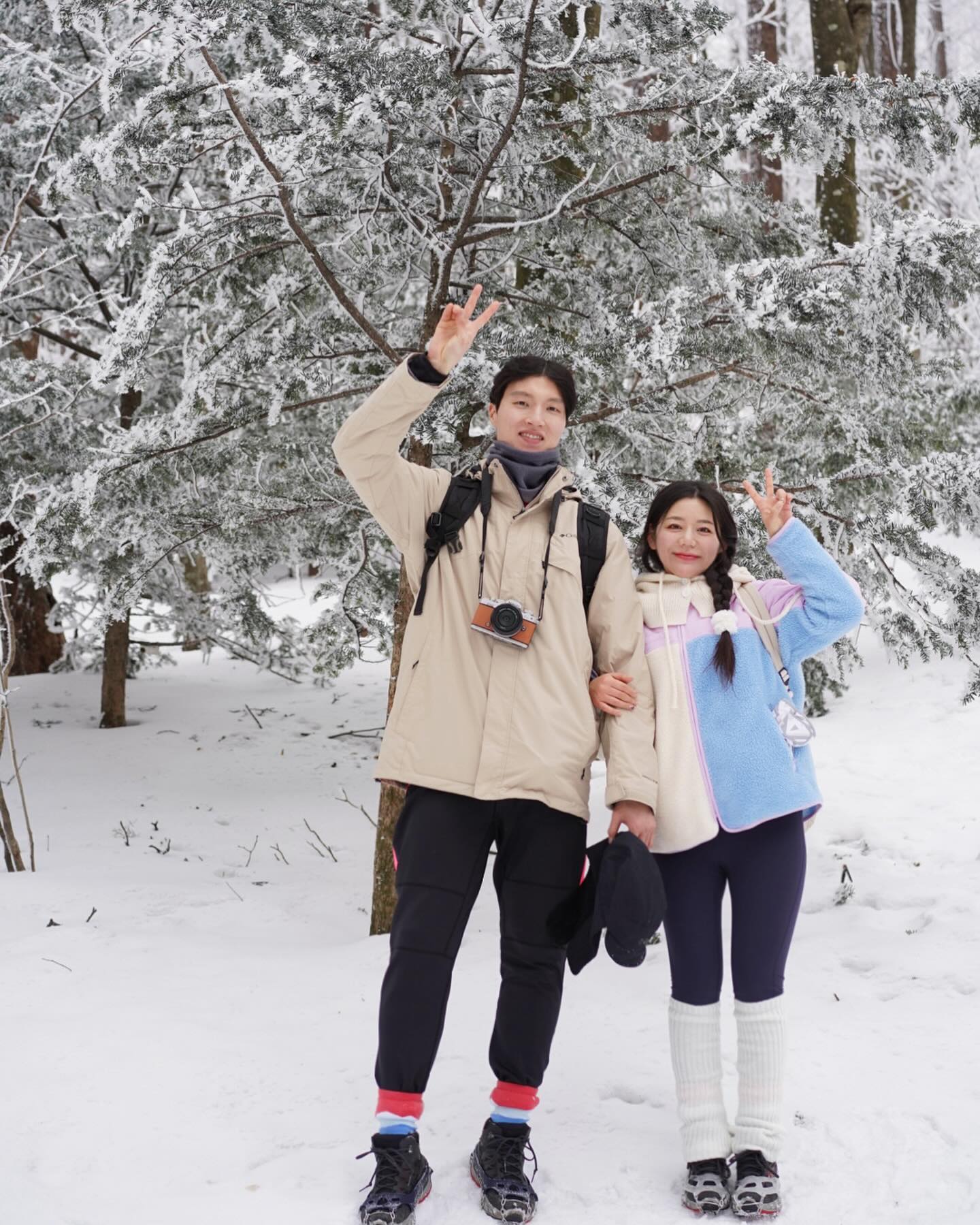 #용주화경#사탕부부 #설산등반 
새해 버킷리스트 설산오르기 ❄️🗻❄️
올라가는 길이 힘들었찌만 함께라서 좋았던 🤍

다음에 또가쟈아!!!
설선 진짜 댕이쁨🤍