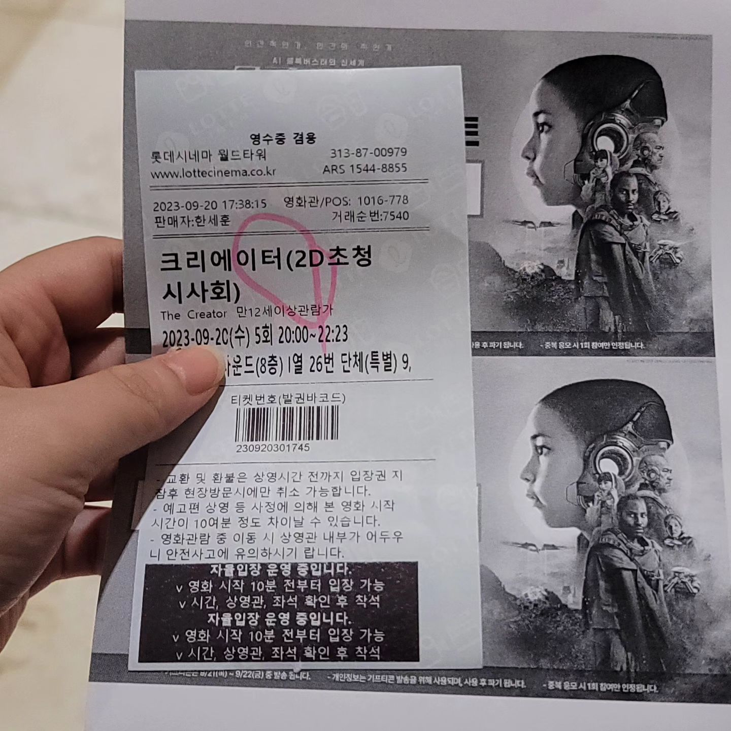 오랜만에 찾아온 AI를 다룬 영화 '크리에이터'
SF블록버스터로 찾아오다.

기존에 없던 참신한 전개와 시각효과에 압도된다.

다양한 볼거리와 재미 뿐만 아니라
심도있는 물음으로 철학적 고찰과 함께 극강의 몰입감을
선사하며 묵직한 여운을 이끈다.

꽤 볼만한, 매력적인 영화다

#크리에이터 #크리에이터_리뷰인증 #크리에이터_극강의전율  #10월3일대개봉