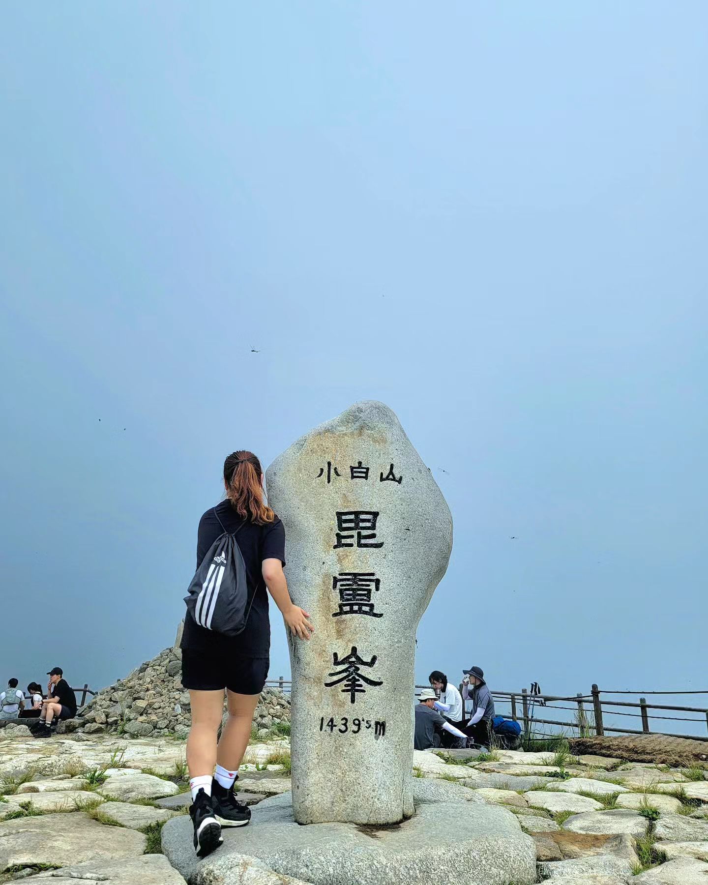 🏔우당탕탕 여름일기 ⛰️
다리안-비로봉-국만봉-상월봉
내 버킷리스트는 소백산 비로봉이었는데 엄마손에이끌려서 국만봉....... 상월동......

구름안에있으니..구름이라곤 보이지도않고...
잠자리만 이빠이보고왔따

#산 #산스타그램 #등산 #등산스타그램 #소백산 #비로봉 #국만봉 #상월봉 #여름 #여름일기 #등산스냅 #등산코스 #100대명산 #힐링여행 #healing #hiking #koreamountain #mountains #트래킹 #단양 #여름여행 #여름일기 #등린이
