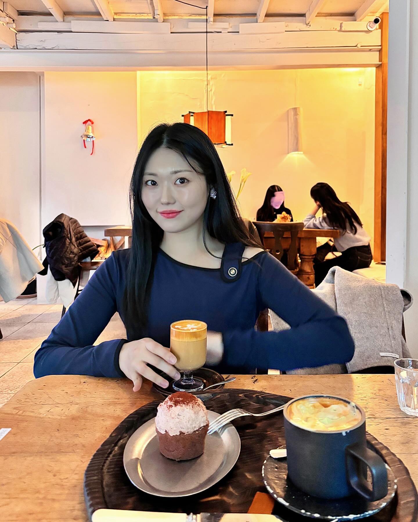 좋아하는 얼스어스와 흥미로운 미스치프ִ ࣪𖤐 맛있었던 김씨뜨라또리아 뇨끼와 메모해둔 흐꺙 티스트랩 구두, 베이스레인지의,,그래서 하트빤쮸는 누가 사줄래?ᰔᩚ