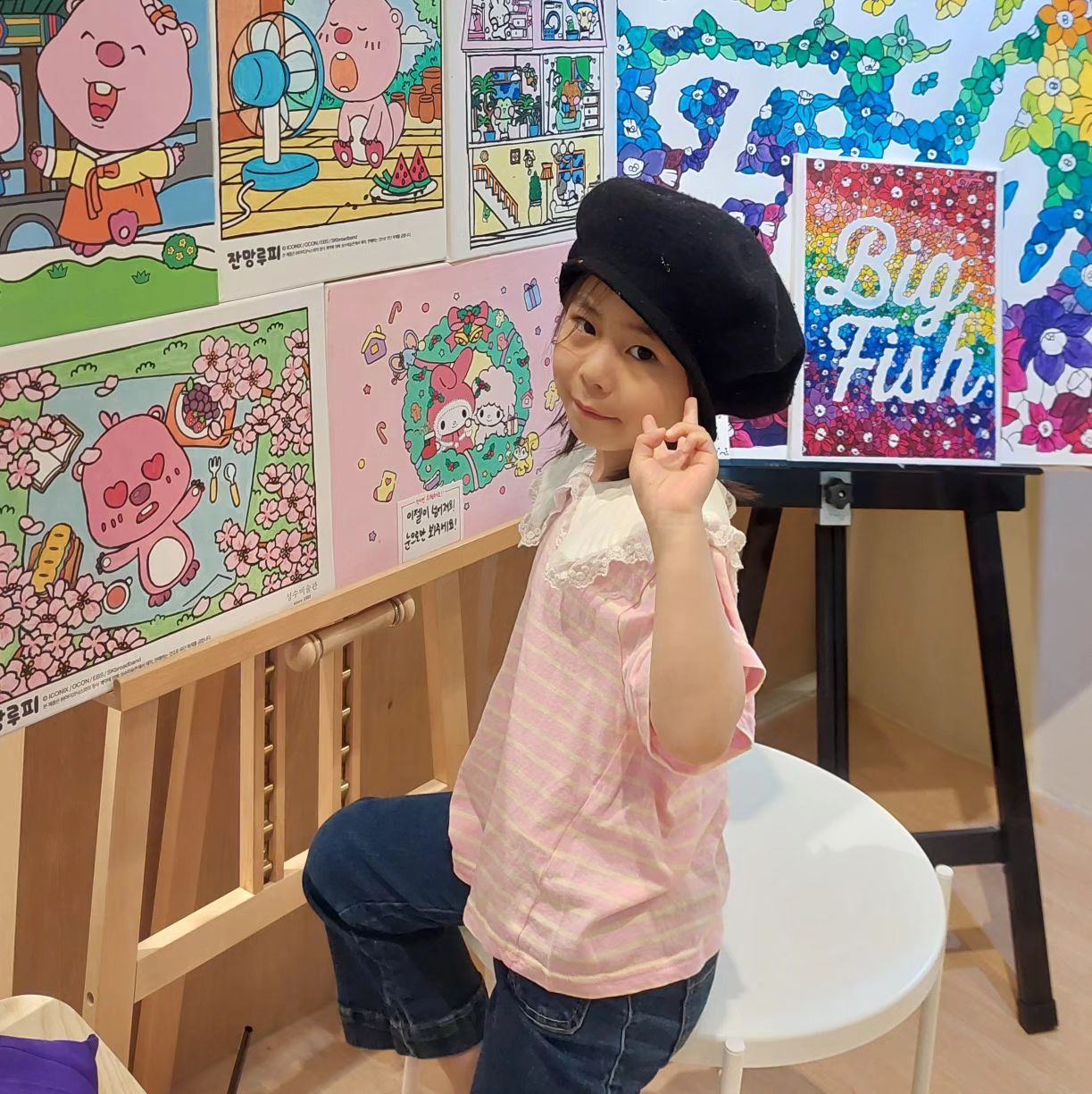 😀 #김롸스타그램 
비가 오길래 다녀온 성수미술관
두시간 이용 가능하다길래 마무리 해야 할 시간
체크해가면서 칠하고있는데 30분 지나니까
다했다고 가자는데 그럴순없지!

여기도 칠하자 저기도 칠하자 끌고 끌어
한시간 반만에 나옴ㅋㅋㅋㅋㅋㅋㅋㅋㅋ

그나저나 검정모자 되게 안어울리네?
쨍한 웜톤이신가

#성수미술관 #실내데이트 #그림 #색칠
#쿠로미 #ak광명점