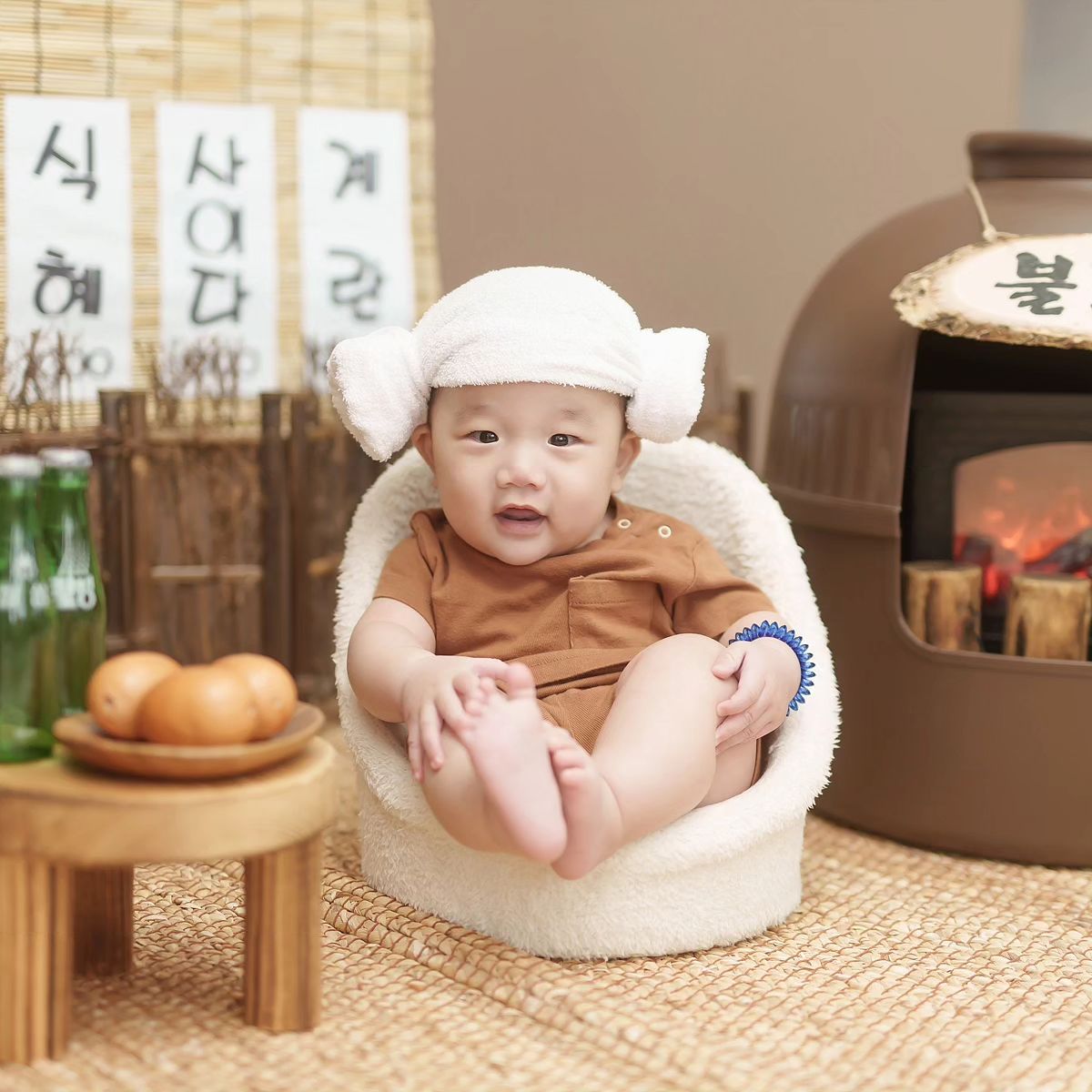 100일 훌쩍 넘은 시점

무더운 여름 

100일 촬영

어느새 몸도 크고

웃음도 많은 둘째 지후 

속행 30분 만에 끝나서 

금방 끝남 

사장님도 직원분들도 재밌게 찍고

200일 돌사진

누나가 빨리 찍고 싶어하는 곳

브라우니 스튜티오 천안 

#브라우니스튜디오 #천안스튜디오 #100일촬영