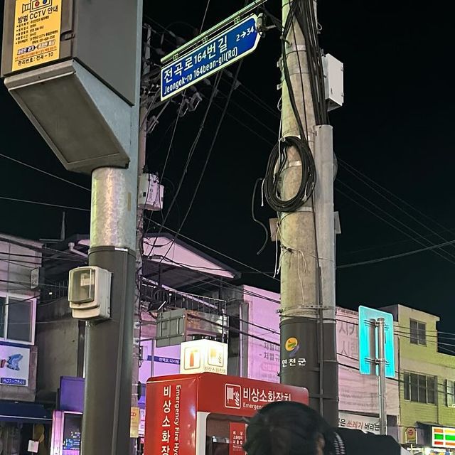  현우 on Instagram: "A little hiphop😶‍🌫️🥷"