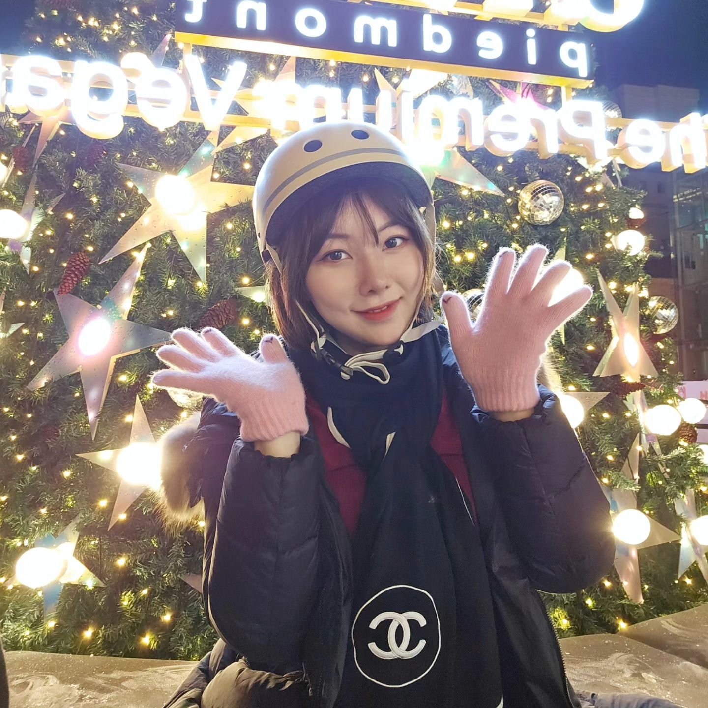 🛼스케이트 초보라도 보행기와 함께라면 무적^-^!!
무서우신분들은 보행기를 꼭!!!! 사용해보세요..🫡
근데 진짜 변명 아니고 보행기로 타시는분들 진짜 많았음..
그러니까 창피한거 아니에요.. 진짜....오히려 어린애들이 잘 타고
성인분들 보행기 많이 타심 ^^!!
아마 다덜.. 인라인 이후로 스케이트 많이 안 타셔봤겠죠.....
2023년 반얀트리 + 보행기 스케이트 조합으로 마무리합니다..
다들 새해복 많이 받으시고 #happynewyear 🩷
.
.
.
.
#반얀트리 #아이스링크 #겨울데이트 #스케이트 #겨울 #연말 #새해 #2024 #2023 #새해복많이받으세요