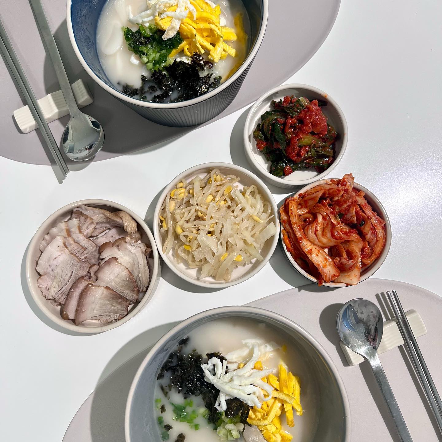 그간 우리집 밥상 근황 업데이뜌🏡 신랑 육휴 시작한 이래 24시간 붙어있는 우리 세가족👨‍👩‍👧 우리 밥하랴 슬이 맘마주랴 부엌떼기가 따로 없지만 행복하여요💕