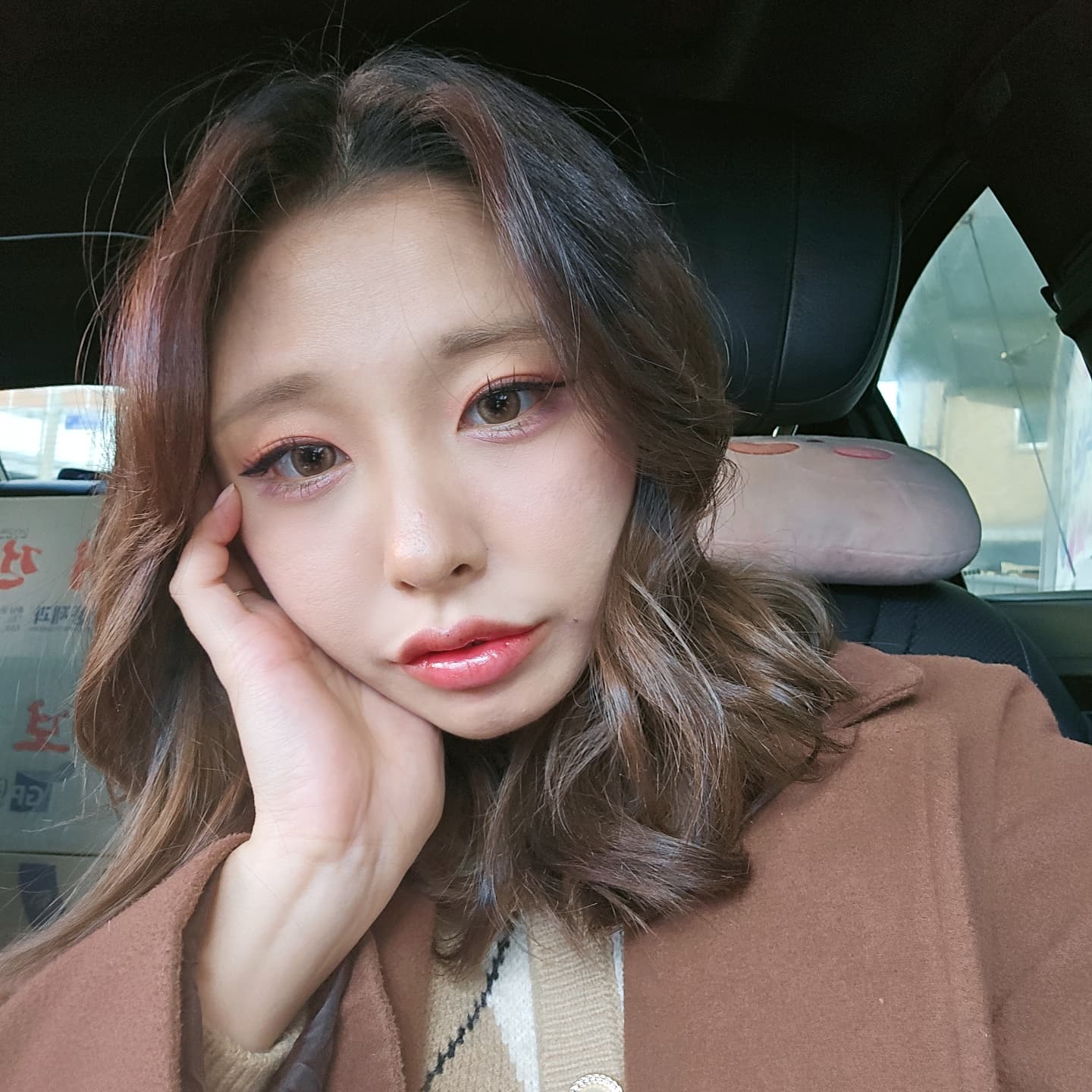 웨이브 머리 별룬가..?
화장은 어때?
렌즈색은 오때? 태그해놓은 코코뷰제품잉야❤️
살빼야되나?
#좋아요 #dm #웨이브 #고데기 #손님이머리는고데기에요 #헤어 #청주 #렌즈 #렌즈추천 #코코뷰 #원데이 #원데이렌즈 #원데이렌즈추천 #협찬 #물음표
