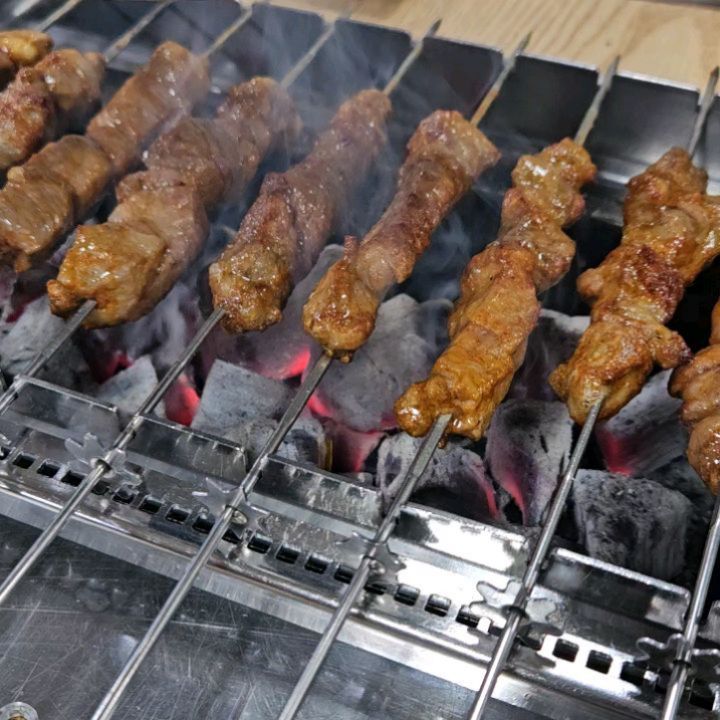 계명대학교근처 단골 양꼬치집 소개합니다.🍖😋
여기 데려가서 실패한 적 없는 곳입니다.

상호: 방원양꼬치
영업시간 : 매일  12:00 ~24:00 매달1.3번째 윌요잍휴무
주소 : 대구 달서구 호산동로36길 5 / 호산동 359-10
계명대역 2번 출구에서 521m
주차장 : 없음
화장실 : 남/여 공용
연락처 : 053-583-8889
메뉴 : 양꼬치10개 15,000원  볶음밥7,000원 
온면7,000원

#계대양꼬치 #성서양꼬치 #호산동맛집 #방원양꼬치