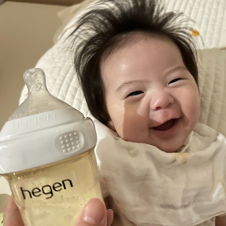 #120일아기 #헤겐베이비
맘마 앞에서 #햅삐 모드인 #보라찡 

하루 90ml 겨우 먹던 아기가
어느새 쑥쑥 커서 이젠 #150일아기 로 성장

1회 수유량은 140ml~200ml 까지 늘었다!

#맘마 잘 먹을 때 너무 예쁨!

#smilebaby #내돈내산 #젖병추천