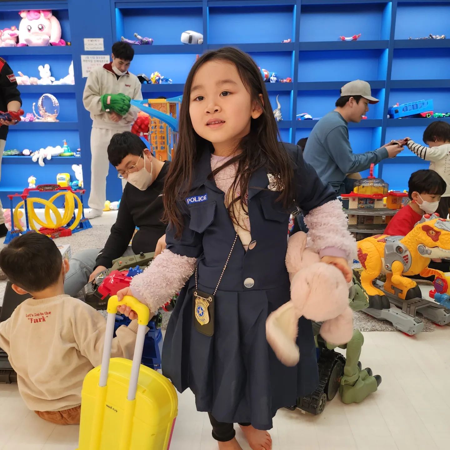 신현동에 새로 생긴 대형키카ㅋㅋㅋ
저려미한금액으로 종일권이 가능해서 질릴때까지 놀 생각중😆

#인천키즈카페#신현동키즈카페#월드킹