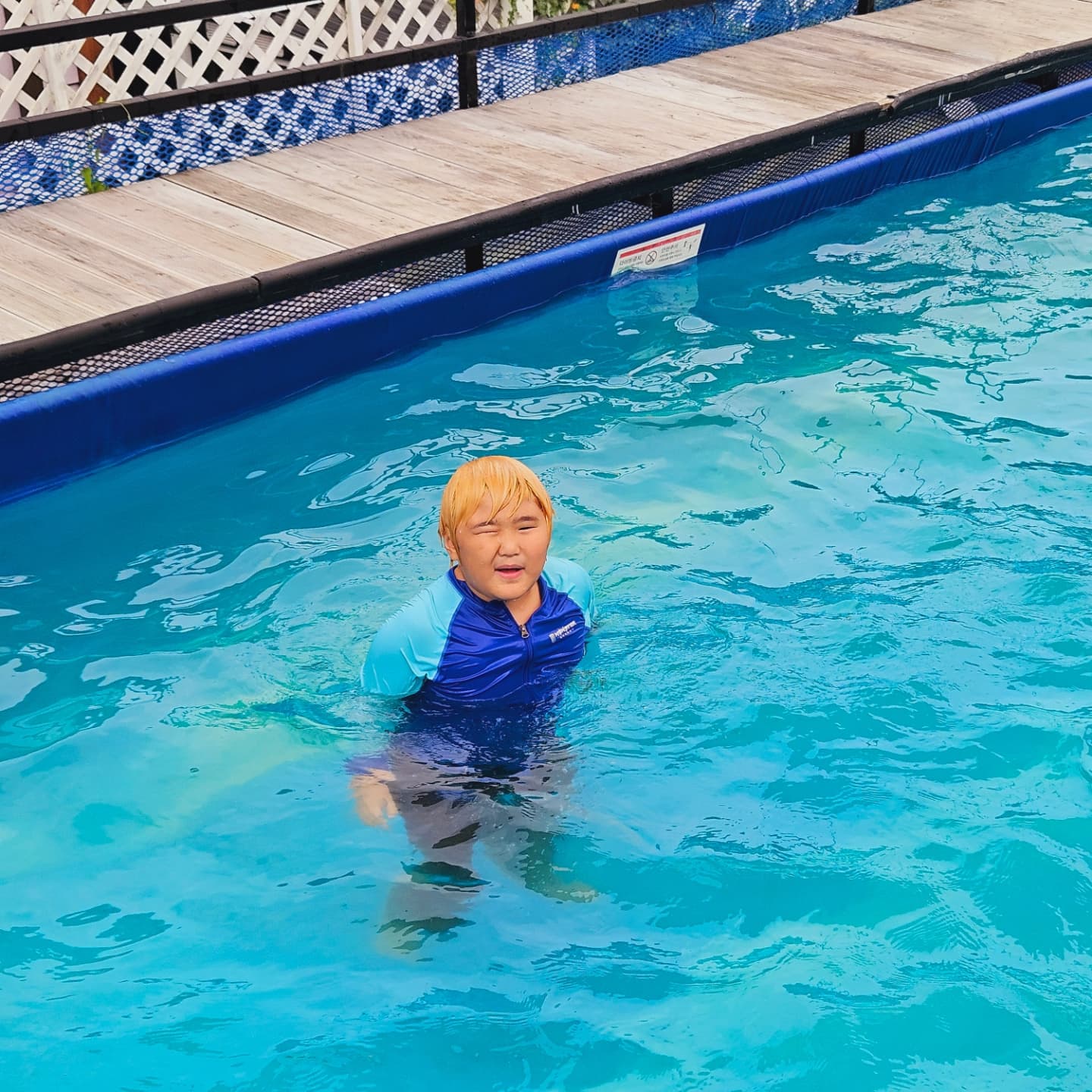 이아준 2785day 

아준이랑 쌍둥이네랑 영흥도여행
급 서진이 못운대서 가는내내 울더니만
언제그랫냐는듯이 행복한 너란 남자...

주말이라 차가 겁나막혓지만
수영장 전세낸듯 놀아서 넘나 좋앗다링

방도 아기자기 이쁘고
바베큐그릴도 좋앗고 잼나게 잘놀다옴

#이아준  #영흥도여행 #세린이랑 #영흥도
#닭띠아기 #17년생아기 #1월생아기  #수원맘 #호매실맘
#육아스타그램 #육아소통 #육아일기 #91개월어린이 #아들바라기  #영흥도펜션 #영흥도수영장펜션 #포르토펜션 #수영장전세