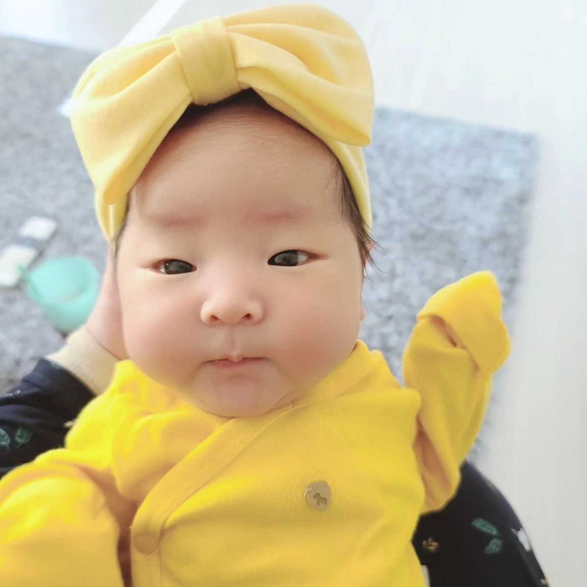 곧 예주 1000일이라고 알람이 떠서 급 앨범정리 겸 추억팔이할려고 오랜만에 앨범보는데 온제 이렇게 쑥쑥커버린고니🥲🥲
엊그제까지만해도 옹알옹알하고 뒤집기한거 같은데
지금은 금쪽이가 되어 엄마아빠 행볶하게도 히고 힘들게도 할때도 있지만, 빨리 컸으면 좋겠으면서 천천히 컸으면 하는 이중적인맴🤣🤣🤣
엄마아빠랑 지금처럼 건강하구 행볶하게 지내쟈💕
(목요일땡땡이는 적당히...땡땡이 못잃어....😘😘😘ㅋㅋㅋㅋㅋㅋ)