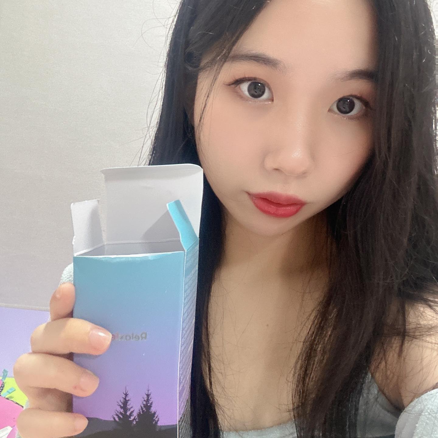 휴온정의 릴렉슬러&뿡빼다이어트💥⠀
⠀
•릴렉슬러⠀
평소 불면증이 있고 출산 후 육아스트레스로 우울증도 조금씩 있었던 나..⠀
확실히 이 제품을 섭취한 뒤부터 해소에 도움이 된 영양제에요!꒰⑅◡̎ ꒱𓈒𓏸⠀
점차 불면증도 사라지고 마음이 안정이 되어서 계속 이 제품만 찾게됐네요!!✨✨⠀
->우울증이 있다?⠀
->스트레스를 많이 받는다?⠀
->불면증이 있다?⠀
⠀
괜찮아요😎 우리에겐 휴온정이 있어요! hyuonjung_ 
⠀
•뿡빼다이어트⠀
첫째 출산후 20키로 가량 찌고 열심히 식단한 끝에 51키로까지 뺐지만 그 이후부터는 살은 안빠지고 계속 유지되어서 슬프더라고요.. 원래 제 몸무게는 46이었습니당🥲⠀
심지어 변비도 생겨서 며칠째 화장실도 못갔는데⠀
근데 이거 마시고 난 이후부터 1일1화장실은 가더라고요!⠀
⠀
변비이신분이랑 다이어터에게 딱인 제품!⠀
맛도 있어서 자주 챙겨먹게 되네요😎⠀
 ⠀
 #휴온정 #릴렉슬러 #불면증 #영양제추천 #영양제 #우울증치료제 #스트레스완화 #스트레스해소 #뿡빼다이어트 #변비해결 #체지방감소 #다이어터