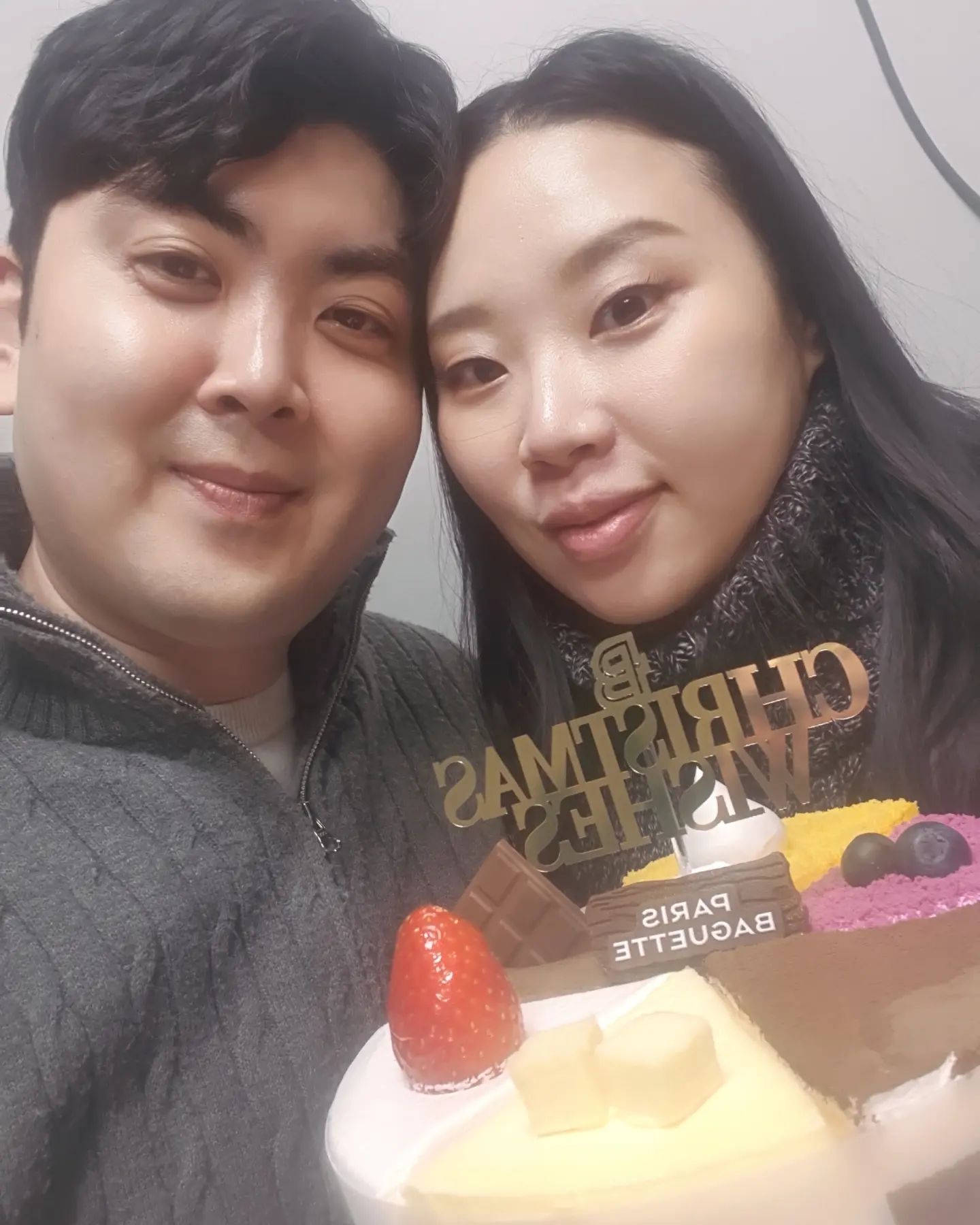 결혼하고 첫 생일이자,
둘이서 보내는 마지막 생일🎂
진짜 생일주간에는 일이많아서 한주미뤄 크리스마스겸 생일🥳
여보 편지는????