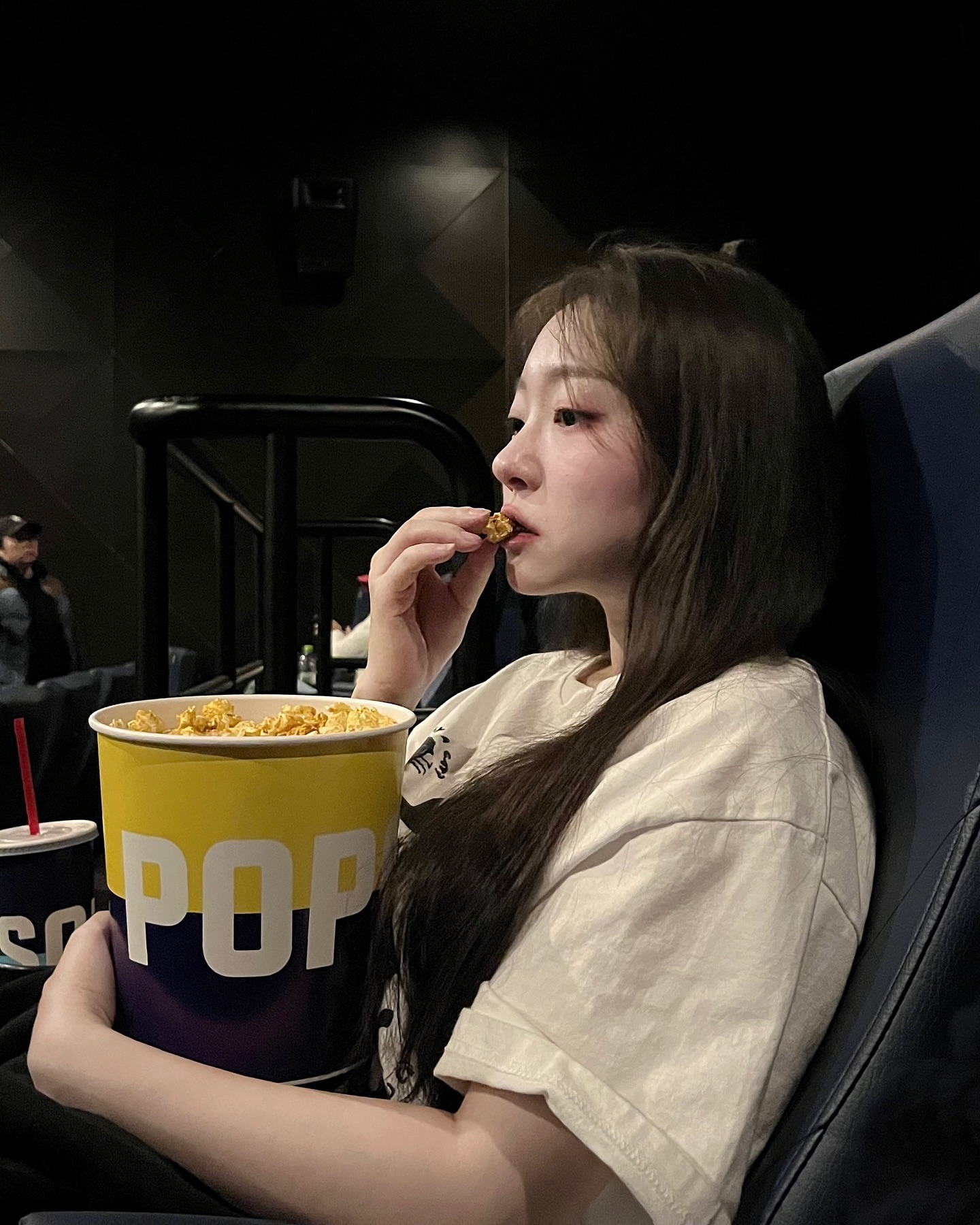 팝콘 먹을때마다 고민,,,😵‍💫
갈릭..? 카라멜..?🍿
다들 어떤 팝콘 드시나용,,🤩