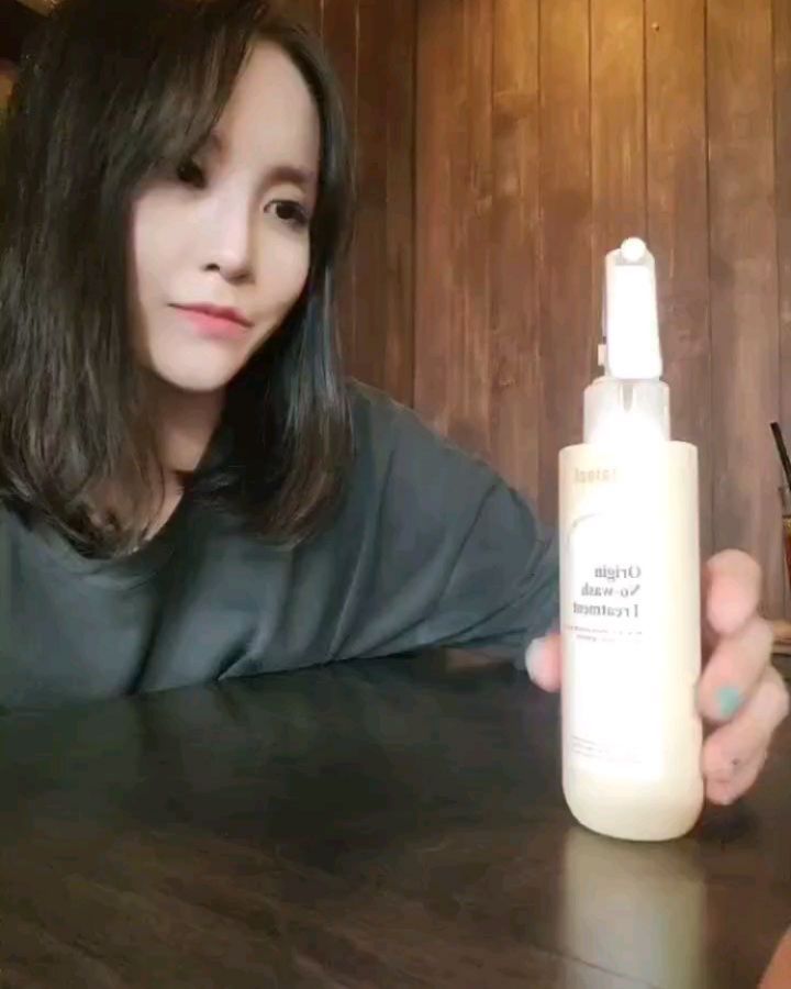 #협찬 #달리프

이번에 달리프 받아서 써봤는데 간편하게 쓸 수 있어서 너무 좋았어요!! 항상 트리트먼트하고 행궜는데 이건
그냥 뿌리기만 하면 끝🩷🩷

📌즉각적인 손상모 개선효과, 큐티클개선, 부드러움,
 탄력개선
📌꿀과 프로바이오틱스를 결합한 성분으로 모발에
  집중영양공급
📌뿌린 후 씻을 필요없는 간편함

#daleaf #달리프헤어트리트먼트 #트리트먼트추천
#올리브영추천 #올리브영트리트먼트 #노워시트리트먼트 #달리프노워시트리트먼트