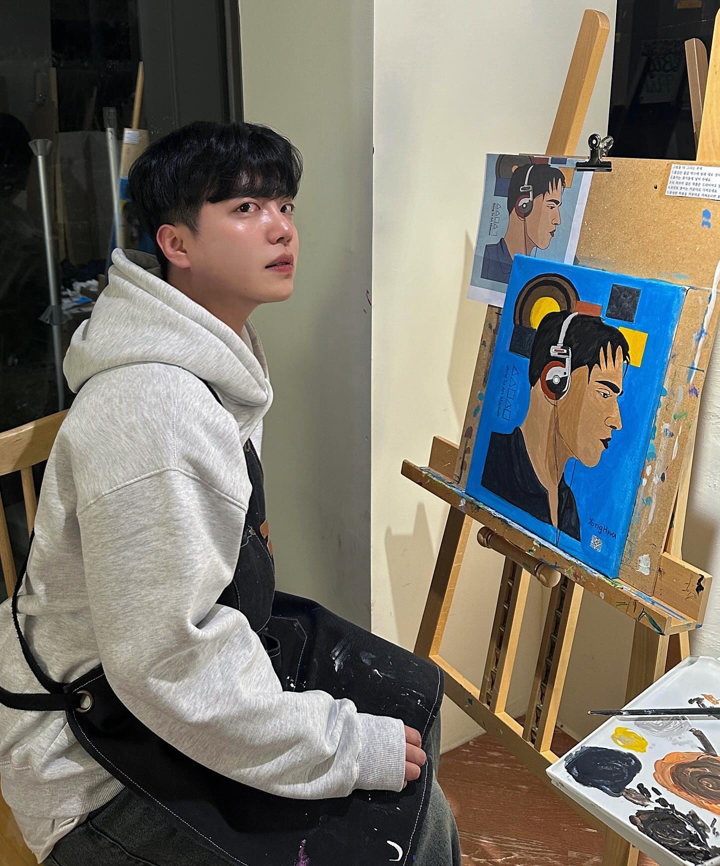 잼민이 조카랑 그림그리러옴 ✌️
seongsu_misulgwan_ilsan 
-
초딩이 그려봤자 얼마나 잘그리겠어? 
라고 생각했는데 와..아니..뭐야..
그림 너무 잘그리는거아니냐 율아..?😧
.
.
. 
#성수미술관 #드로잉카페 
#일산가볼만한곳 #그림스타그램 
#이색데이트 #데이트코스추천