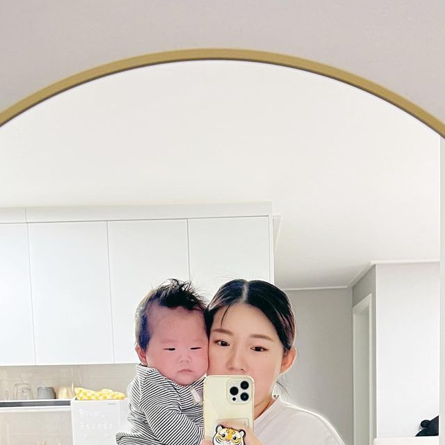 정보나 on Instagram: "#광고 지만 너무 필요한 템이었던 산후복대 ᵕᴗᵕ 출산 후 병원에서 채워주는 천원대에 살 수 있는 복대를 사용했는데 조리원 나올쯤 너덜너덜 사용 할 수가 없어서 그