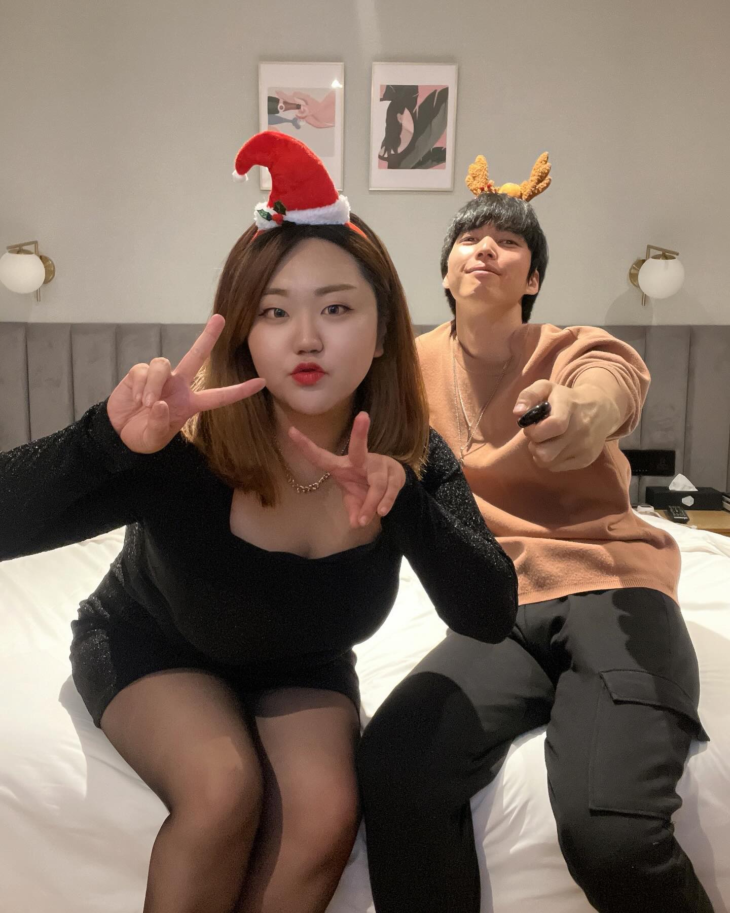 #뀨찌커플 

🎄2023.12.24_미리 메리 크리스마스🎄

벌써 4년, 규현이랑 보내는 크리스마스는 늘 행복해❤️

올해 연말 둘 다 바쁘지만 나중을 위해서 어쩔 수 없지🫶
.
.
(사진 2장 더 풀어서 간만에 피드 박제 쾅_술 마신 눈)