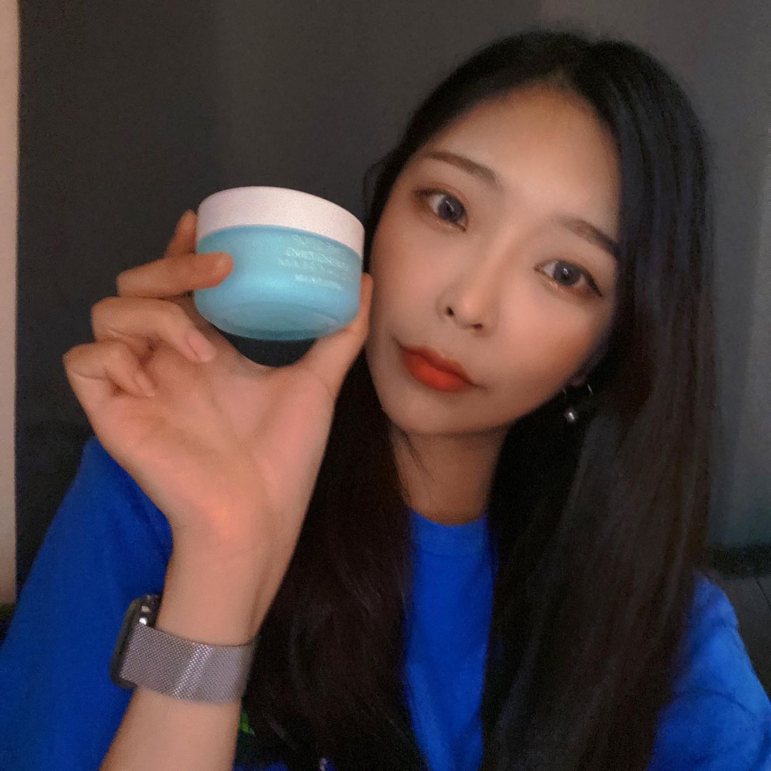 @qocn888 posted on Instagram: “🍒#수부지크림 #웰스킨🍒 전 화장할때 전 젤 마지막에 피부화장을 하는데 요 제품은 부드럽게 발리고 빠르게 흡수되서 메이크업이 정말 잘 되요 ~ 수분감도 최고