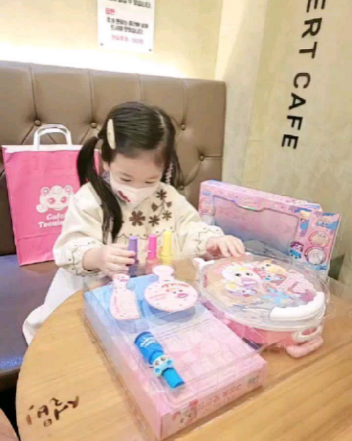 #리액션요정
검색해서 사갖고가길 잘햇다
완전 #뿌듯
-
-
안붙여준다더니 마지막에
붙여줘서 #고마워 (재활용은 비밀로하자)
-
마지막 #샷 은 서아가 찍어준 #사진
-
-
#티니핑 위험하다 #빠져든다
-
-
-
#부산 #귀요미 #리액션부자 #선물
#염색 #발레아쥬 #옴브레 #투톤
#instagood #ootd #style
#dailylook #selfie #셀카
#셀스타그램 #얼스타그램 #좋아요
#likeforlikes #me #조카스타그램
#beautiful #makeup #weekend