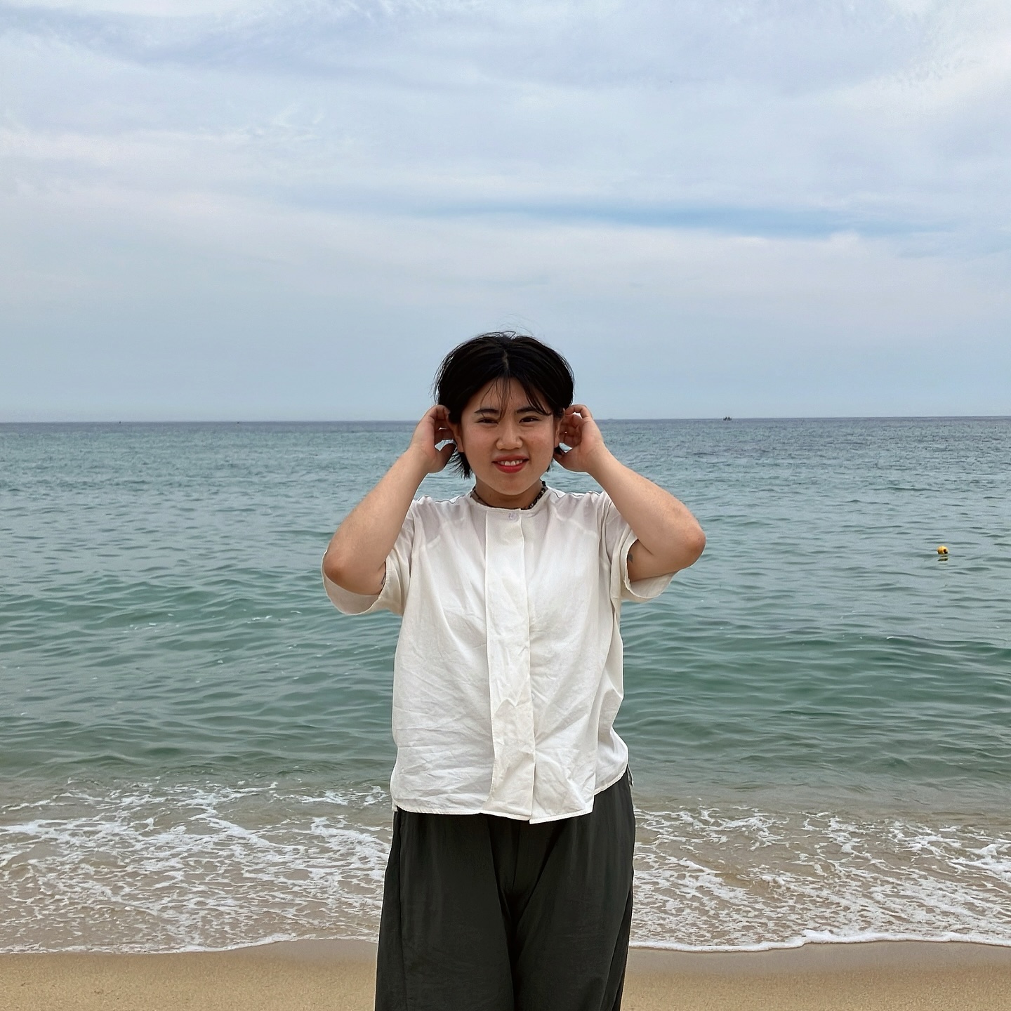 나 사실 바람이랑 싸웠어
아니 사실 바다랑 싸웠어
그래서 이겼어
아니 사실은 졌어
조아하면.... 지는거니까...ㅋ
- “채영 마음” 중 발췌
