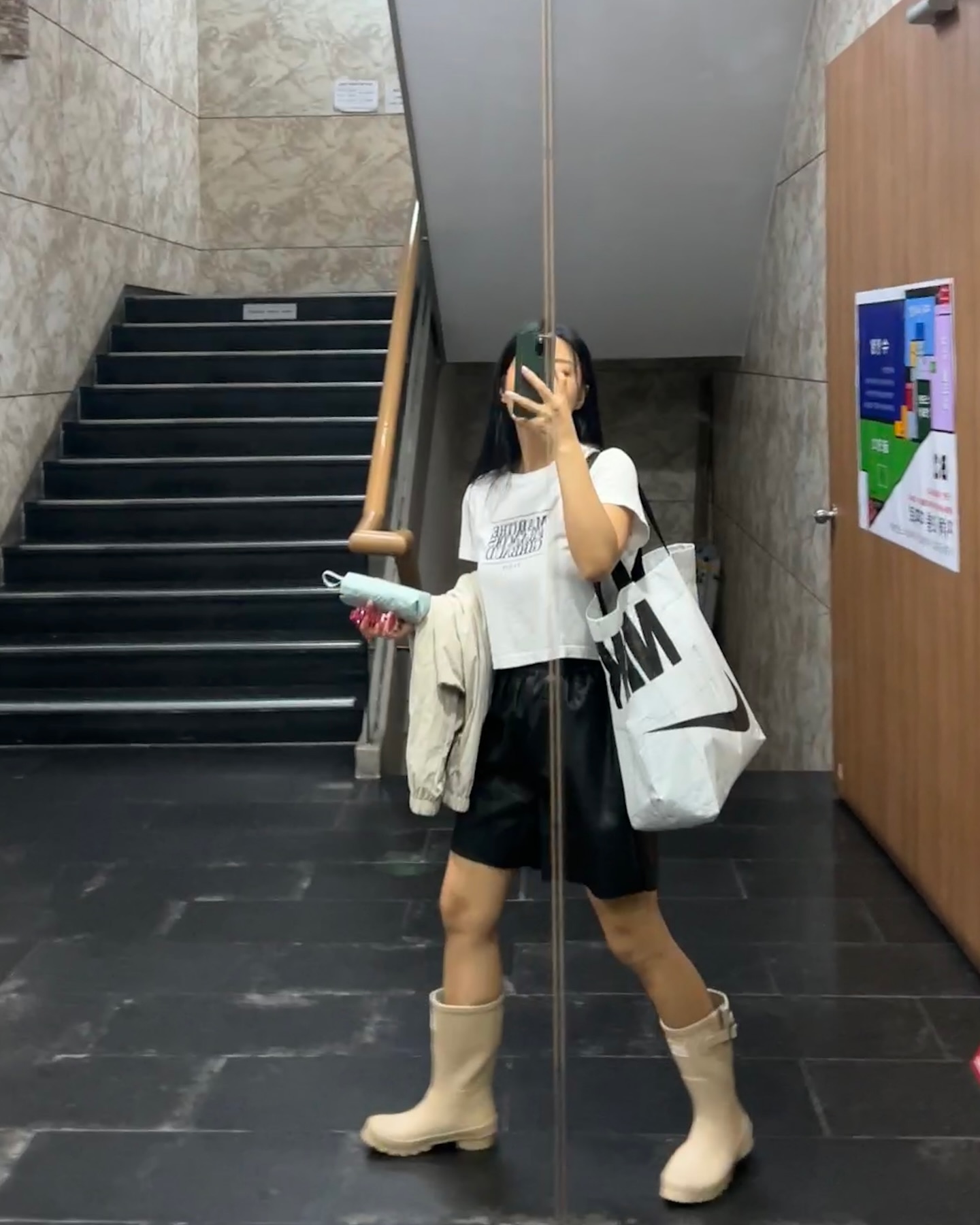 멍청한비! 내 허락없이 이렇게 쭉쭉 내릴까말까 내릴까말까 하는게 굉장히 킹받는군ㅎ

#뚱이#야비당장그쳐뚝#레인부츠