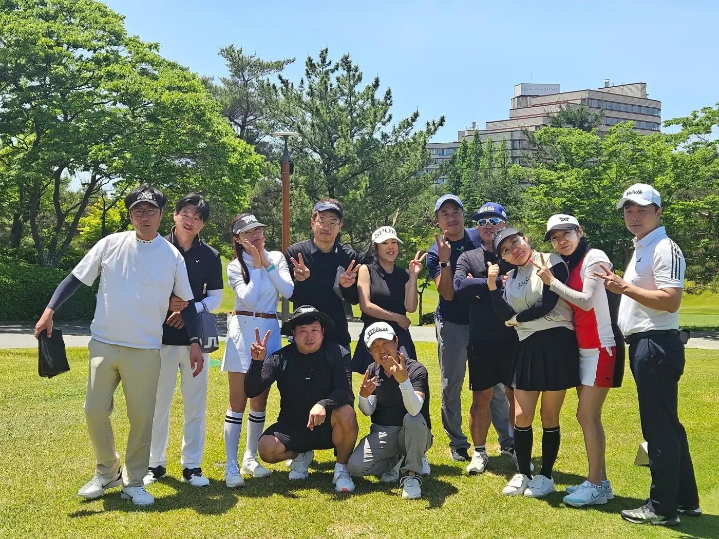.
사파리 모임 언제나 즐거워
2부 자리가👍👍
장소 협찬 감사 합니다🩷

#보문cc
#카트3개