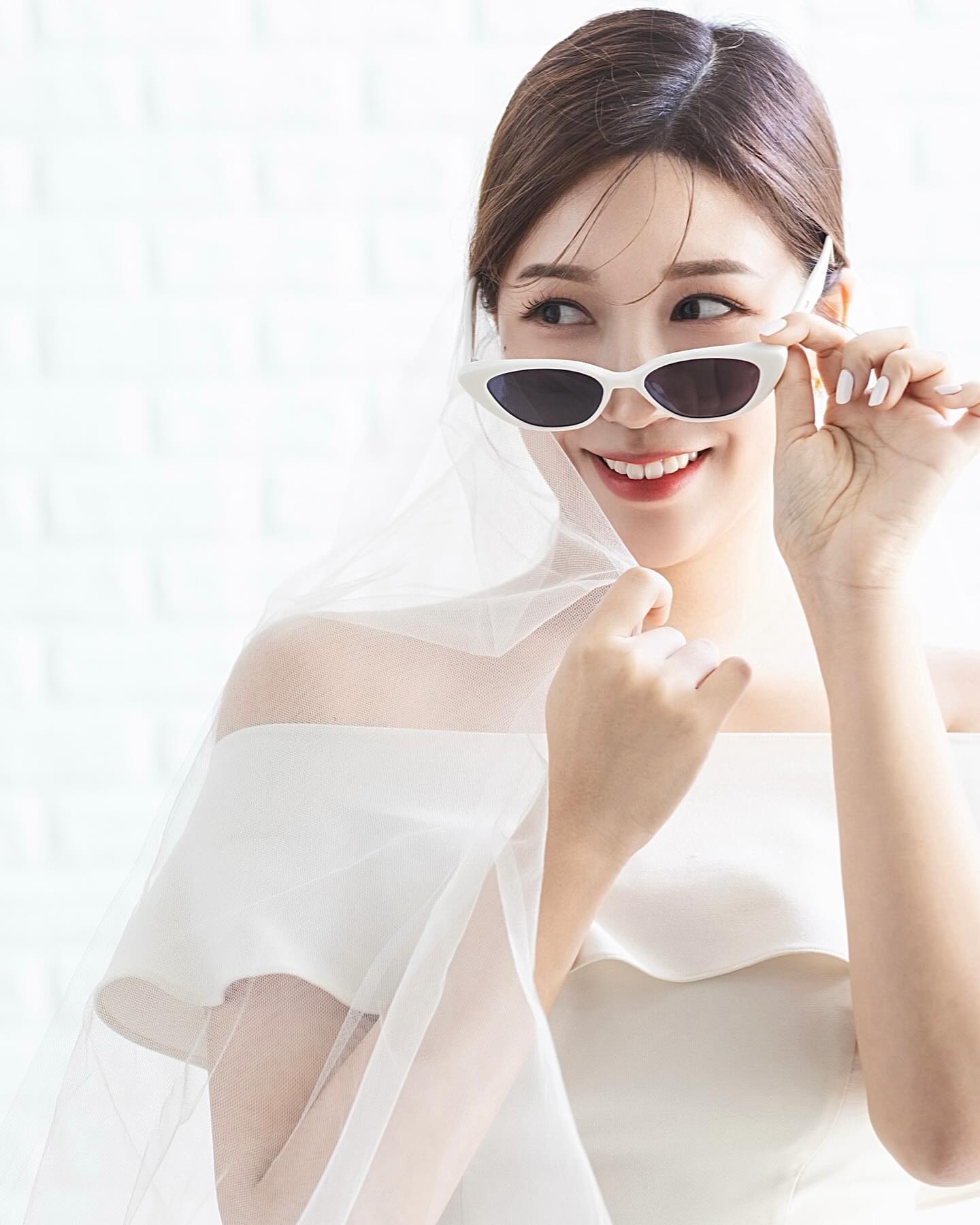수 많은 변화로 인해
연단과 회복 그 가운데 어딘가에 있지만
또 차원이 다른 하나님의 채워주심을 느끼는 요즘💛🌿
#Wedding #D_26 #웨딩촬영 #가정을이루는축복

-

🤍 wedding_yeah_s_ri
🤍 mimm_eeda
🤍 s2arang
🤍 joshuabelle_office
🤍 foryouraesthetic_official