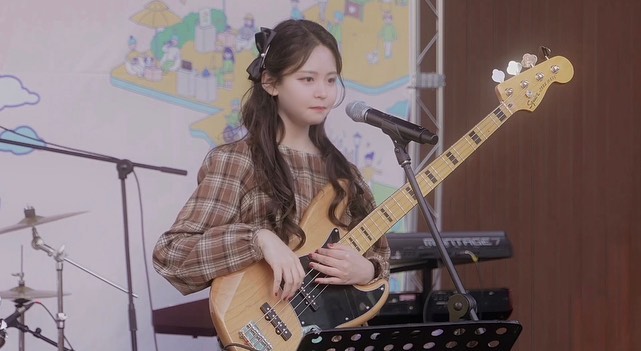 지난번과는 다른 느낌의 숲🌳
그리고... 마음의 알.....🥚🫶🏻

geumcheon_harmony
#얼씨구나축제 #요구르트밴드 
⠀
seoul_official
sfac2004 
geumcheonculture
eoulsam
the_hyundai 

Band
yogurt.band
Vocal
_jspak kimmokdori
Piano
ishtarmeow
Guitar
jungmin7530 archive.ikjun 
Base
kimmokdori
Drum
kjh.1119
⠀