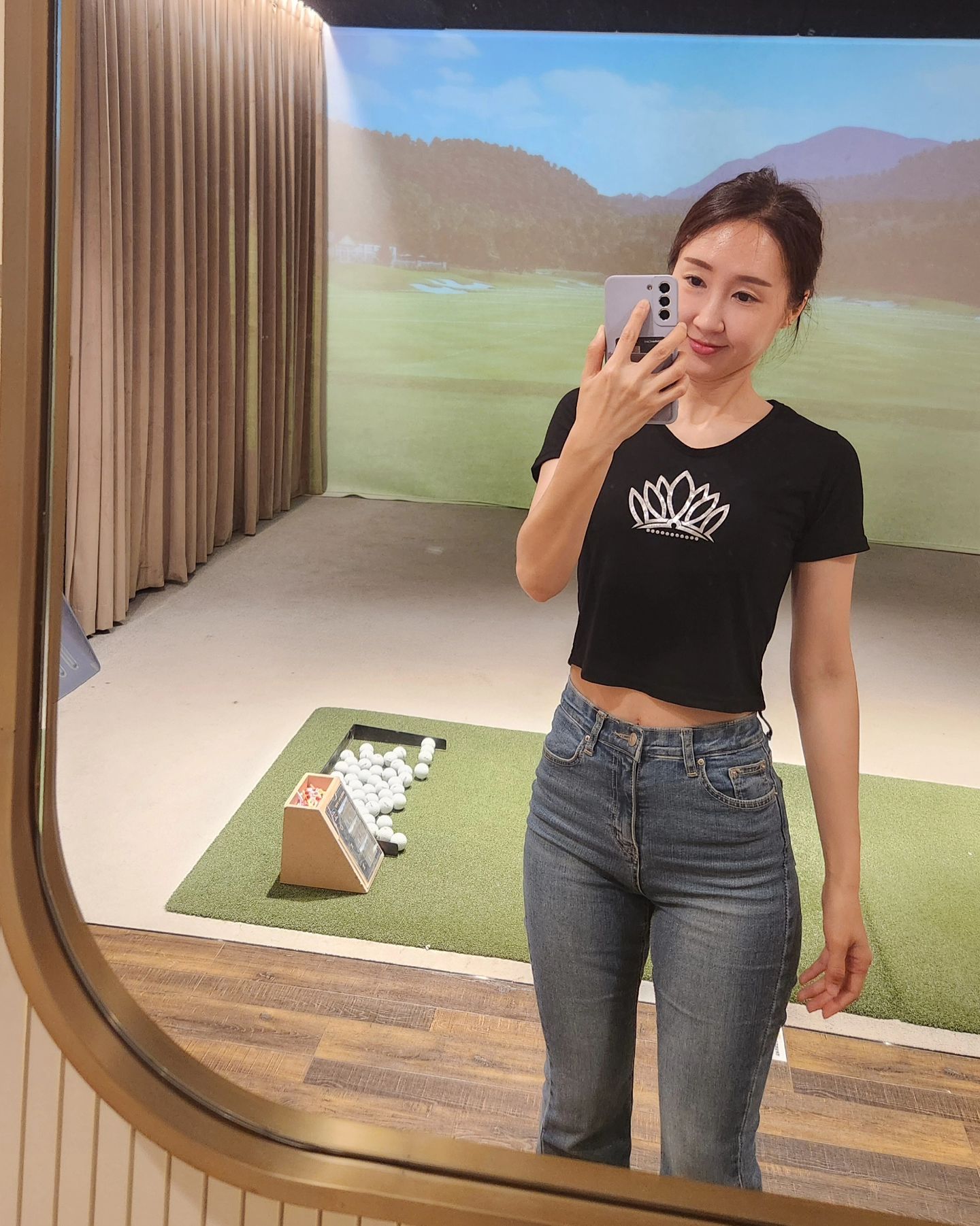 #tpzstudio #골프좋아요 🐤💛⛳️

화요팅 ❤️‍🔥
7월 말 휴가시즌 잘 즐기고 계신가요? 
어제 #골프레슨 받고 왔는데,
늘 배울때마다  새로운것들이 생기네요 😂
그립부터.. 다시 .. 

ㅤ 
배운걸 복습하면서 공부하는 기분으로
#더프라자뚝섬 에서 프라이빗하게 
연습 할 수 있어 넘 좋은거 같아요👍

ㅤ 
➡️ TPZ 소식이 궁금하다면 ❓️
tpz_studio_official

ㅤ 
거주하시는 곳 근처에 tpz지점 확인해보시고,
꼭 #골프연습 하러 가보세요❗️
#오운완

ㅤ 

아! 그리고 저 #앤드골프서포터즈 2기가 되었어요🌈
헤헤😍 비비드한 컬러가 예쁜 
#앤드골프 소식도 전해드릴게요 🙆‍♀️

ㅤ 

ㅤ 

#tpz앰배서더 #tpz_studio_official #오늘골프완료 #오늘운동완료 #화요일운동 #골프인플 #골프인플루언서 #골프서포터즈 #운동하는여자 #구력2년 #구력3년
