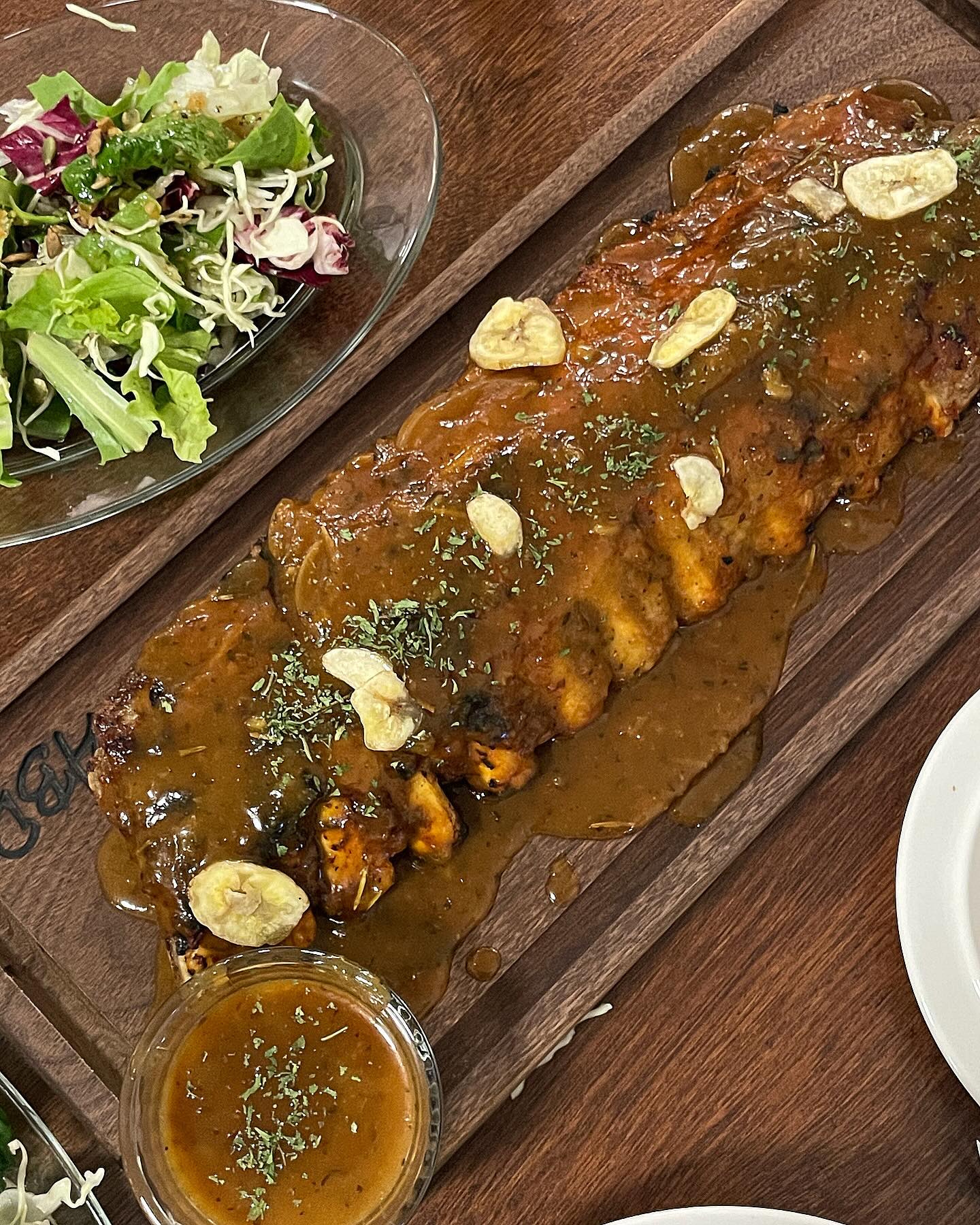 음식사진에서 연말냄새 나네 🥙🌮🍹🤎🤎
#abdsteak 두번째 방문. 

조명이 한층 밝아져서 아이와 같이 오기 더 좋아졌다
아웃백 폭립보다 훠얼씬 맛있는 소스랑 육즙 ㅠ
그리고 여기 타코랑 샐러드가 jmtgrgrgr..❤️‍🔥
가격도 구성도 넘 마메두로❤️‍🔥

률이가 숨도 안쉬고 와구와구 먹고 지아빠 따라 이쑤셨다는ㅋㅋㅋㅋㅋㅋㅋ다음엔 하이볼이랑 같이 먹어야쥐!!!!

#미사스테이크#미사맛집#미사맛집추천
#오늘뭐먹지#저메추