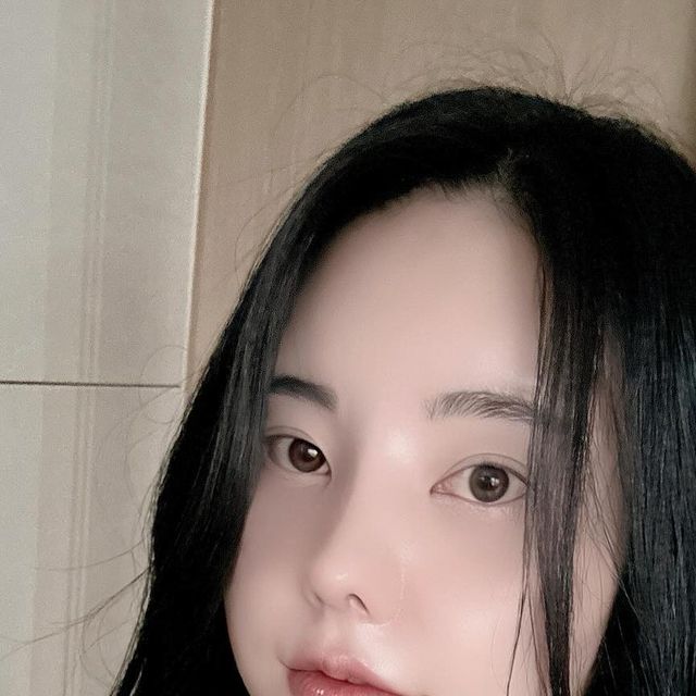 뷰티 패션 모델 인플루언서 : 뿜뿜 on Instagram: "#제품제공  여러분 삐아 하면 뭐죠? “ 아이라이너~~~ “ 2023 올리브영 어워즈 비건뷰티 부문 수상 기념 🤍  라스트 오토 젤 아이라이너 11