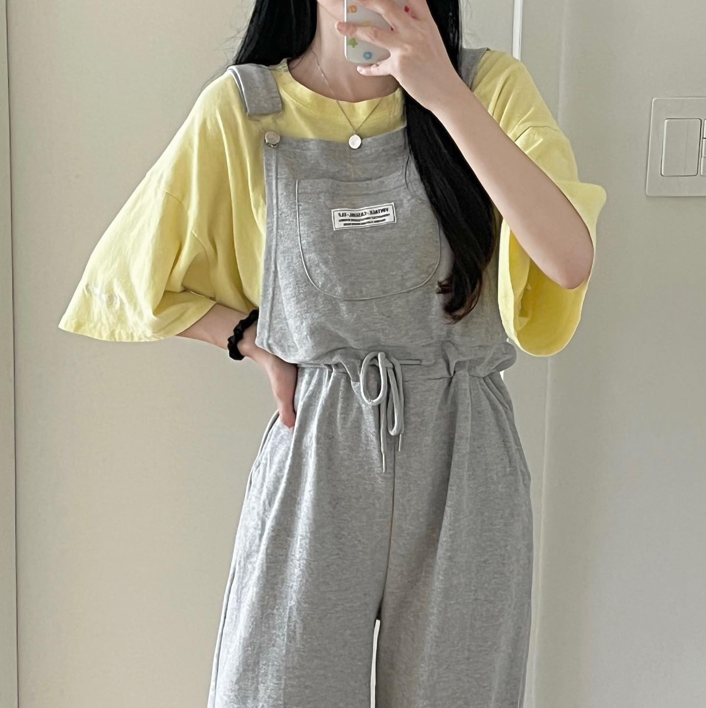 쥬쥬 퇴그은 ♡⁼³₌₃ 쥬쥬들 보이들 모두들 고생많았어 토닥토닥 . . 쥬쥬 오늘 넘 졸려 잠이 막 막 쏟아지지모야 ~ ,, 오늘은 왠지 만화카페 데이트 때 입으면 좋을 것 같은 짱짱 귀여운 점프수트 코디 가져왔지롱 •°₊✧ 조거 형태라 더 귀엽다. . 귀엽다 . . 귀여워. . . 저 주머니 안에두 귀여운 거 담으면 좋을 것 같은데 . . 앗 . 역시 쥬쥬가 들어가야겠다 ♡