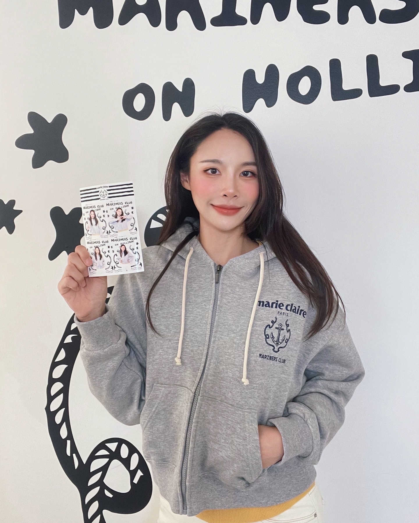 성수동에서 진행하는 마리끌레르 ‘MARINERS CLUB’ POP-UP 다녀왔어요🩷

마리끌레르가 첫 콜라보레이션으로 레인보우 인형 브랜드 ‘테이스티드’와 함께 했답니다. 
콜라보 진행 제품은 인형 키링 XS / 인형 키링 S / 파우치 3가지 제품이에요!
‘마리버니’  키링 너무 귀엽더라고요~~~ 💝

성수동 놀러가시면 마리끌레르 X 테이스티드 콜라보 팝업 구경하시고 포토존에서 사진도 찍고 콜라보 제품도 만나보세요!!
저도 즐거운 시간 보내고 왔답니다:)
모두들 성수동 나들이 가자구~~ 😍🥰😘

📍팝업명 : ‘MARINERS CLUB’ POP-UP 
📍팝업 장소 : 성동구 연무장길 35 스테이지35 (주차 X / 공영주차장 이용)
📍팝업 기간 : 2024.07.20 (토) ~ 2024.08.13 (화) 11:00 ~ 20:00

 #marieclaire #마리끌레르 #마리끌레르패션 #마리끌레르팝업