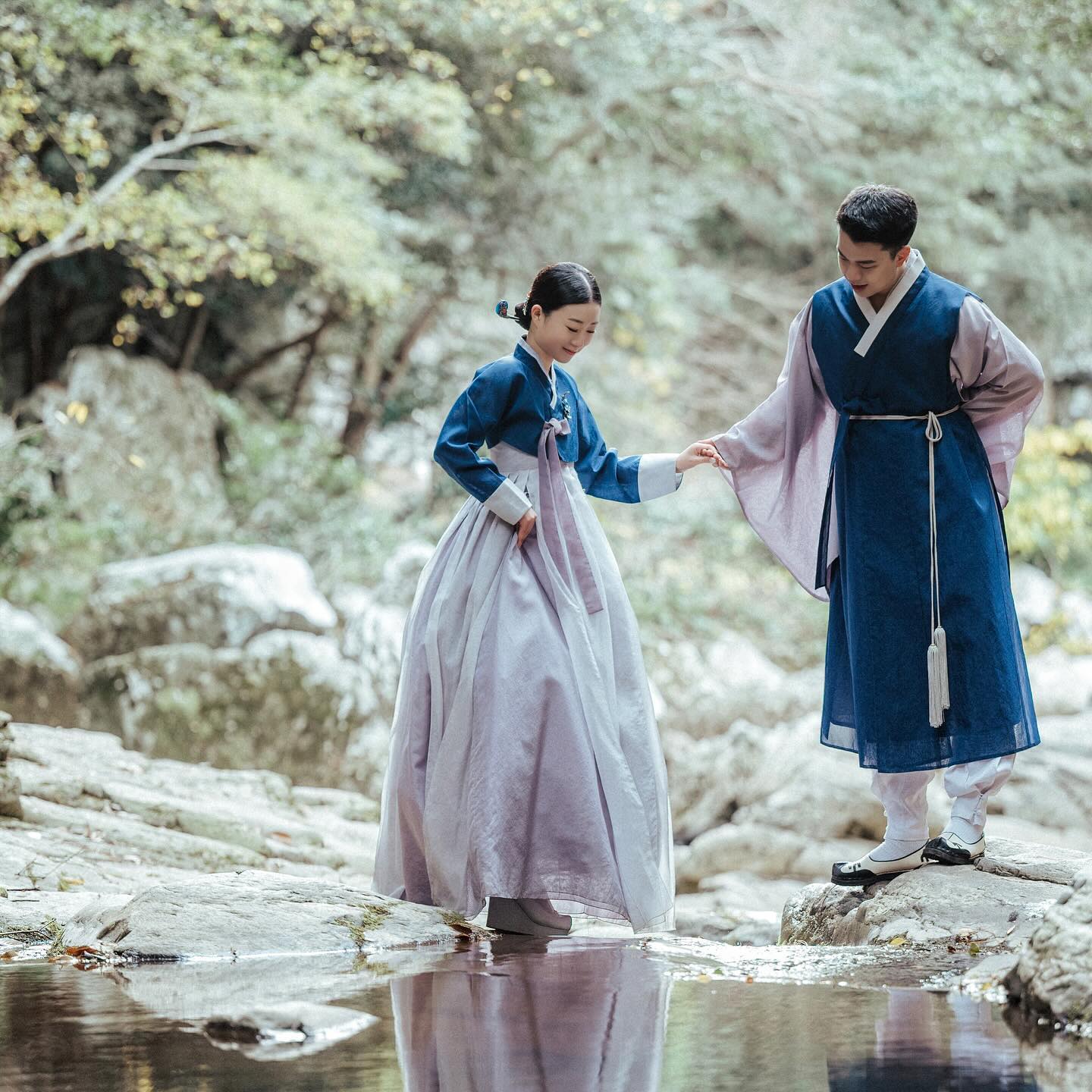 👰🏻‍♀️💖🤵🏽‍♂️ 최하연💖조성준 3월9일(토) 춘천 미래웨딩홀 4층 포레스트홀에서 1시20분에 결혼합니다!🌟
결혼은 처음이라 미흡한점이 많아서 모든 분들께 청첩장을 보내드리지 못했습니다... 그래도 시간 되신다면 저희의 결혼식에 오셔서 함께 응원 부탁드립니다🎀