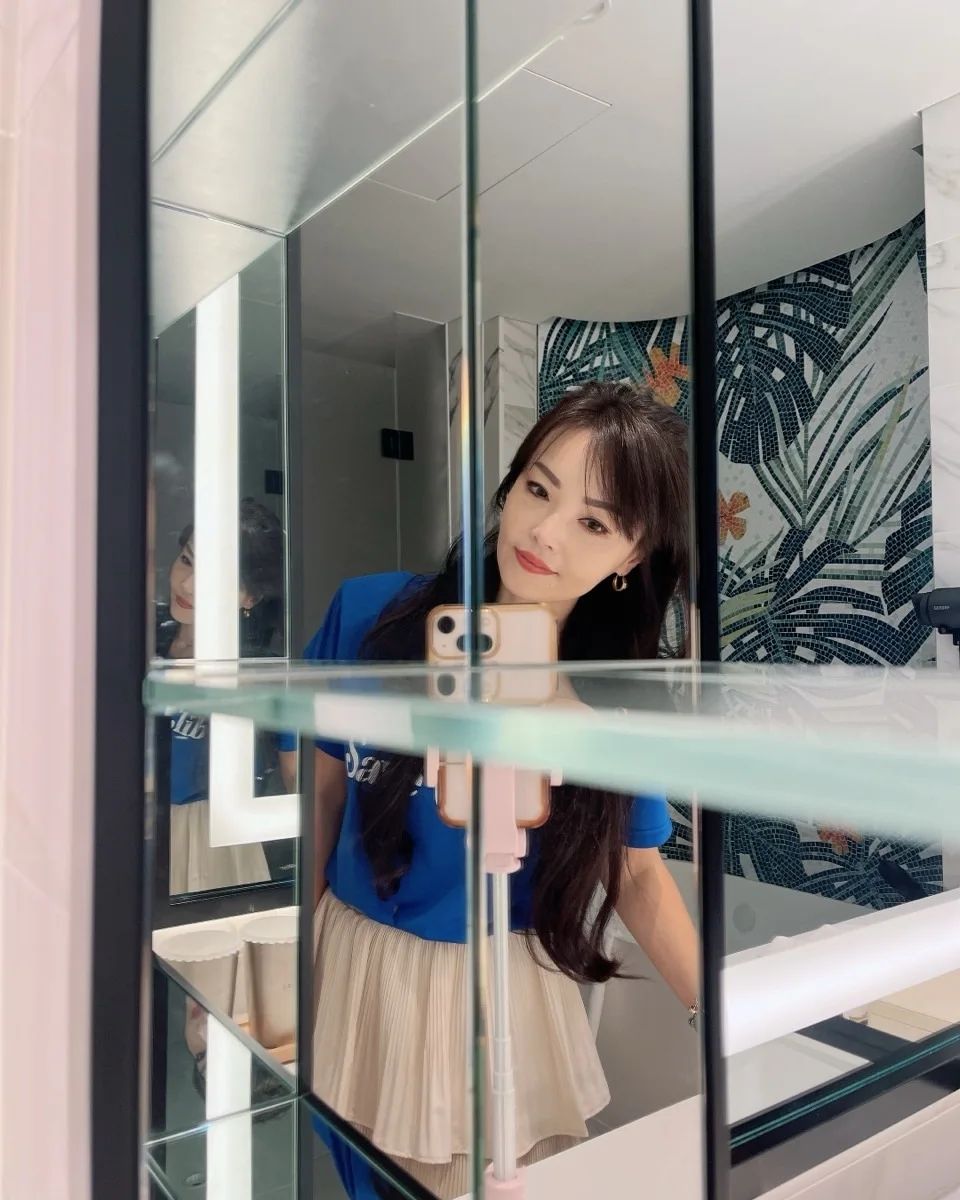인스파이어
신상호텔은 포기할수없지.
날씨도 좋구. 맴버도 좋구.
우리들의 행복한시간들이 벌써그립구나.

#늦둥이맘 #40대맘 #큰딸은대딩 #대딩맘 #4살딸 #딸둘맘 #자매맘 #육아소통환영 #골프훈련 #태국골프 #아유타야 #아유타야에서살기 #태국맘 #해외육아 #태국살이 #태국생활 #인스파이어 #인스파이어리조트 #inspireentertainmentresort