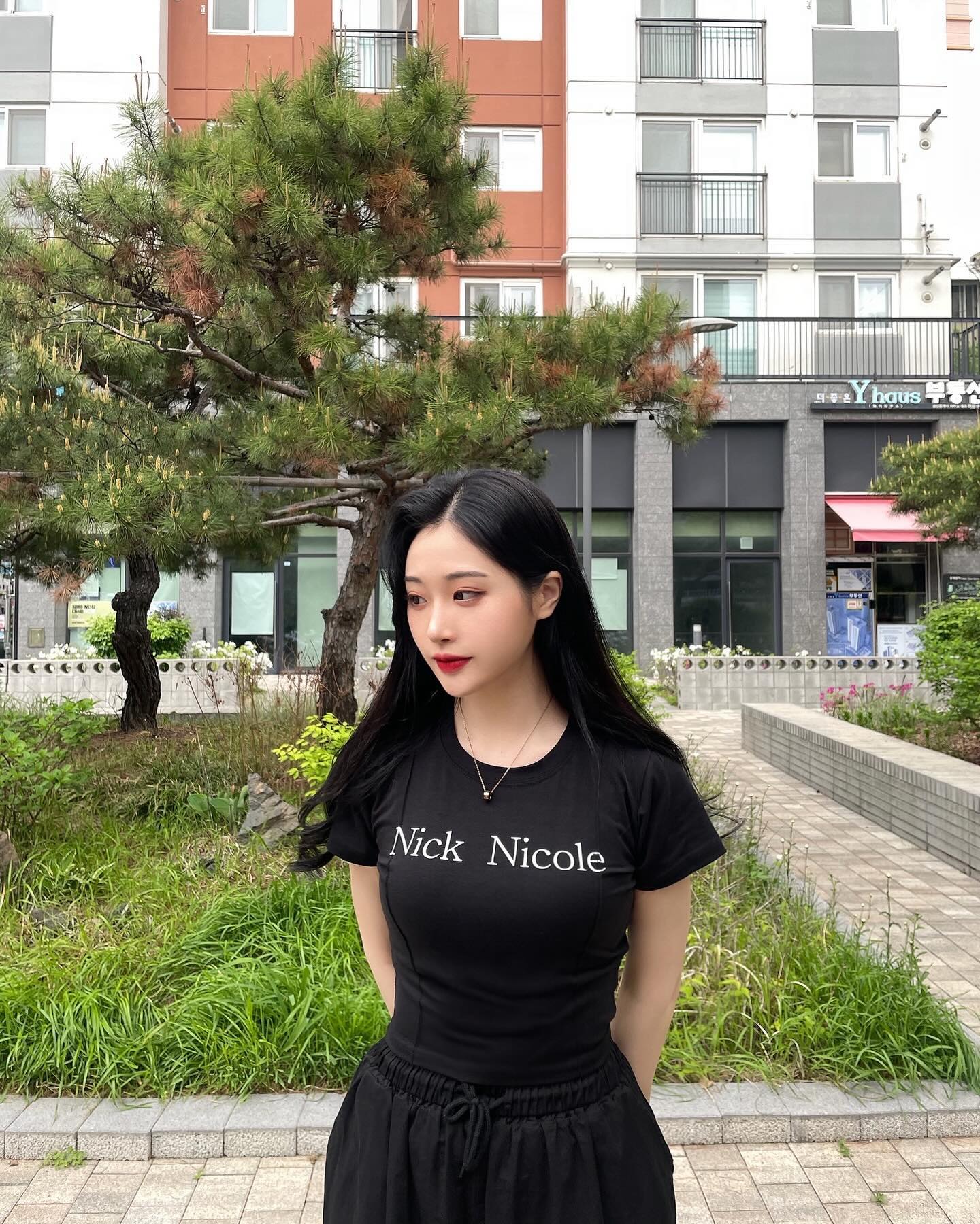 촥 붙는 핏이 너무 맘에드는 닉앤니콜 핀턱 크롭티 🖤

nicknicole_official nicknicole_archive #닉앤니콜 #NICKNICOLE