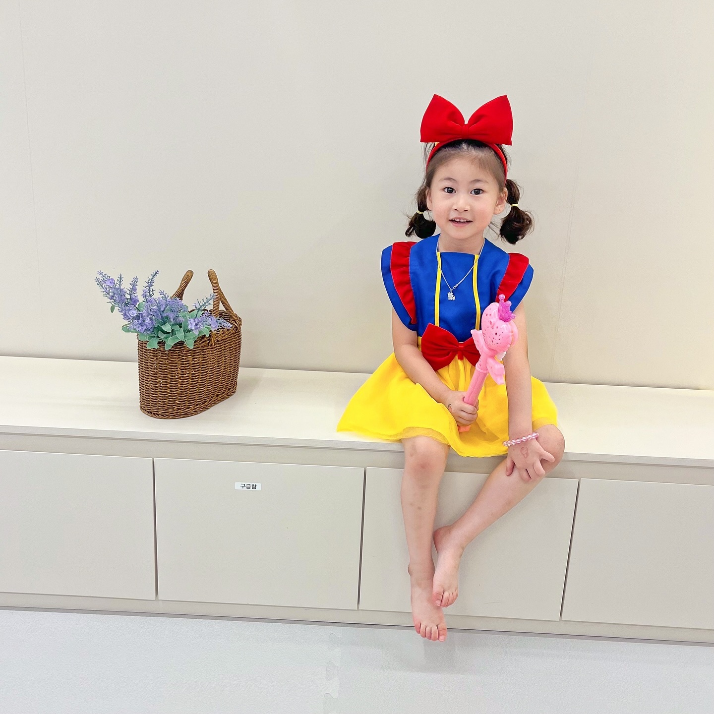 ◡̎⠀+𝟏𝟓𝟗𝟐 
단발하고 난 후론 못난이 병 왔다가ㅋㅋㅋㅋ 다시 예뻐지는 중💛 글구 젭알 사진 찍을 때 좀 가만히.. 예쁘게 있어준다면 조금 더 공주가튼 ? 사진이 나오지 않을까 싶은데. 딸아👧🏻 ? 

#사랑스럽다온💓 #5살 #미운5살 #딸바보 #딸맘 #인스타베이비 #예비맘 #예비용띠맘 #딸둘맘 #육아그램 #평생친구