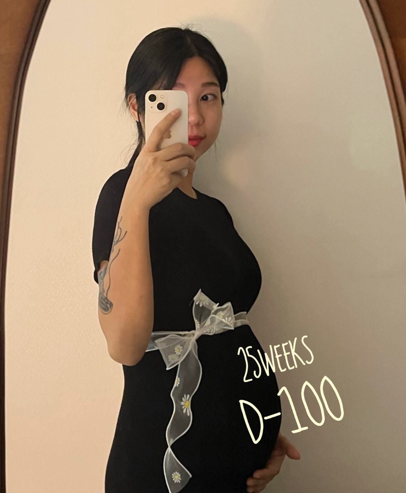 D-100🤍
내일이면 두 자릿수 돌입🫣
깜짝이가 태어나기까지 모든 순간을 엄마가 추억할게

#25w5d #깜짝이💖 #디데이100일👶🏻

#아이배냇과함께 #만삭사진 #아이배냇 #코에티카