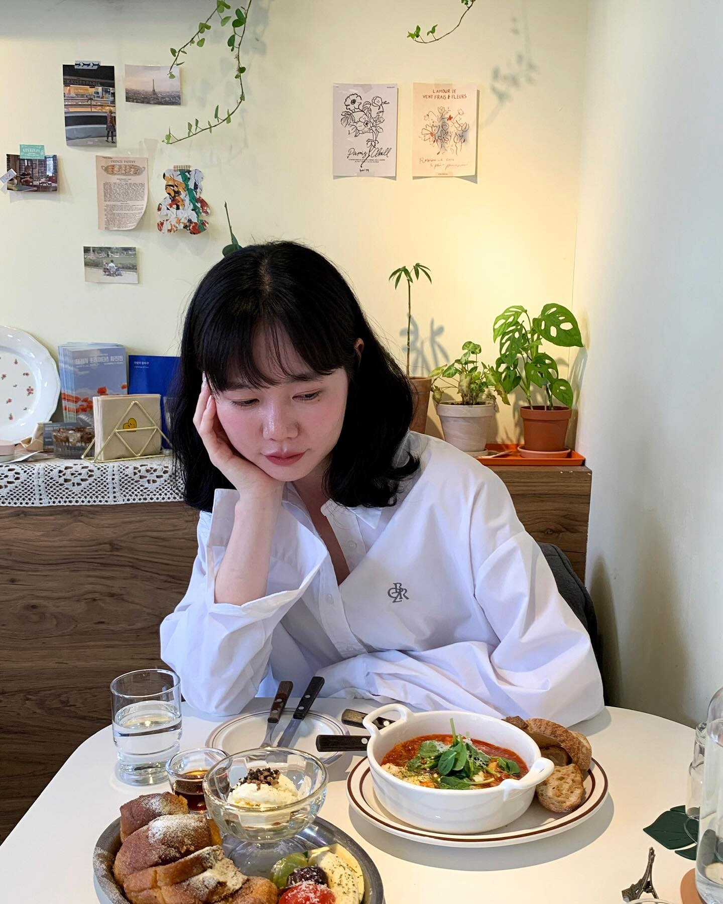 귀여운건 못참지🐰🎀🍧🌿
붐비는 주말보다 평일에 노는게 좋은 어른이

#전리단길 #평일일상