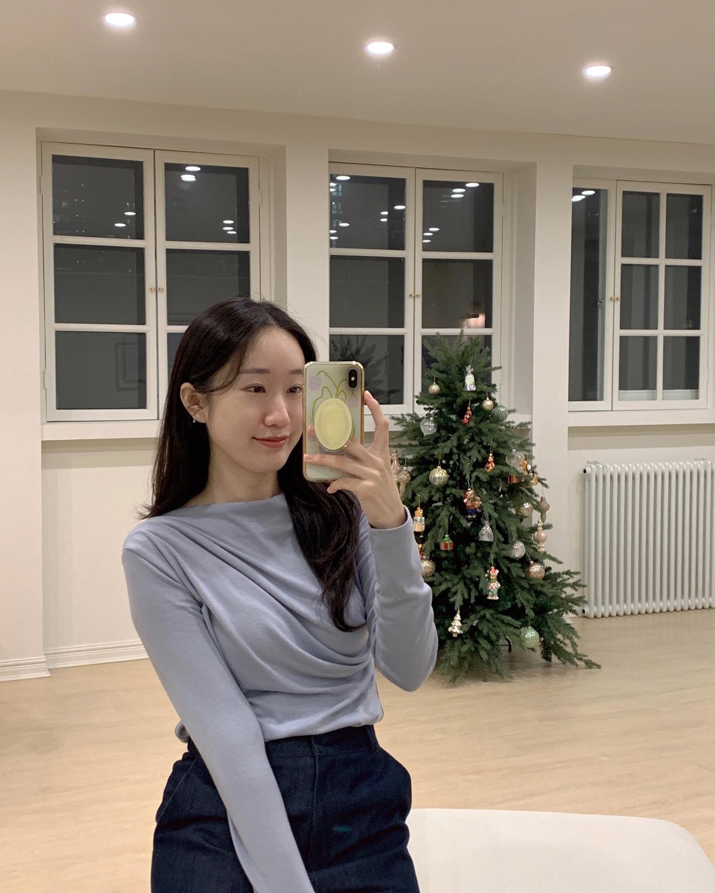 생얼주의😖
인스타 피드 너무 오랜만,,｡°(°.◜ᯅ◝°)°｡
오랜만에 올려보는 근황

요즘 기회 있을 때마다 피부관리를 받고 있는데
마침 남편 회사 근처에 연예인들도 많이 온다는 샵이 있어서
청담뷰티블르바디에서 남편 퇴근 기다리며 윤곽관리를 받았어요

자꾸만 커지는 얼굴이 고민인데 얼굴과 데콜테까지 넘 시원했음💙

받고 나니 혈색도 도는 것 같아서 생얼로 당당하게
사진도 여러장 남겨보았어요🫶🏻 근황신고!

요기 서울시에서 지정한 한류관광명소라고 하더라구요
11월엔 선착순 20명, 최대 40% 할인중이라고 해서 알려드려요

_
#청담뷰티블르바드 #뷰티블르바드 #안면윤곽 #청담에스테틱 #청담마사지 #강남마사지 #강남피부관리 #청담피부관리 #연예인피부관리 #신부관리 #슬리밍관리 #강남에스테틱