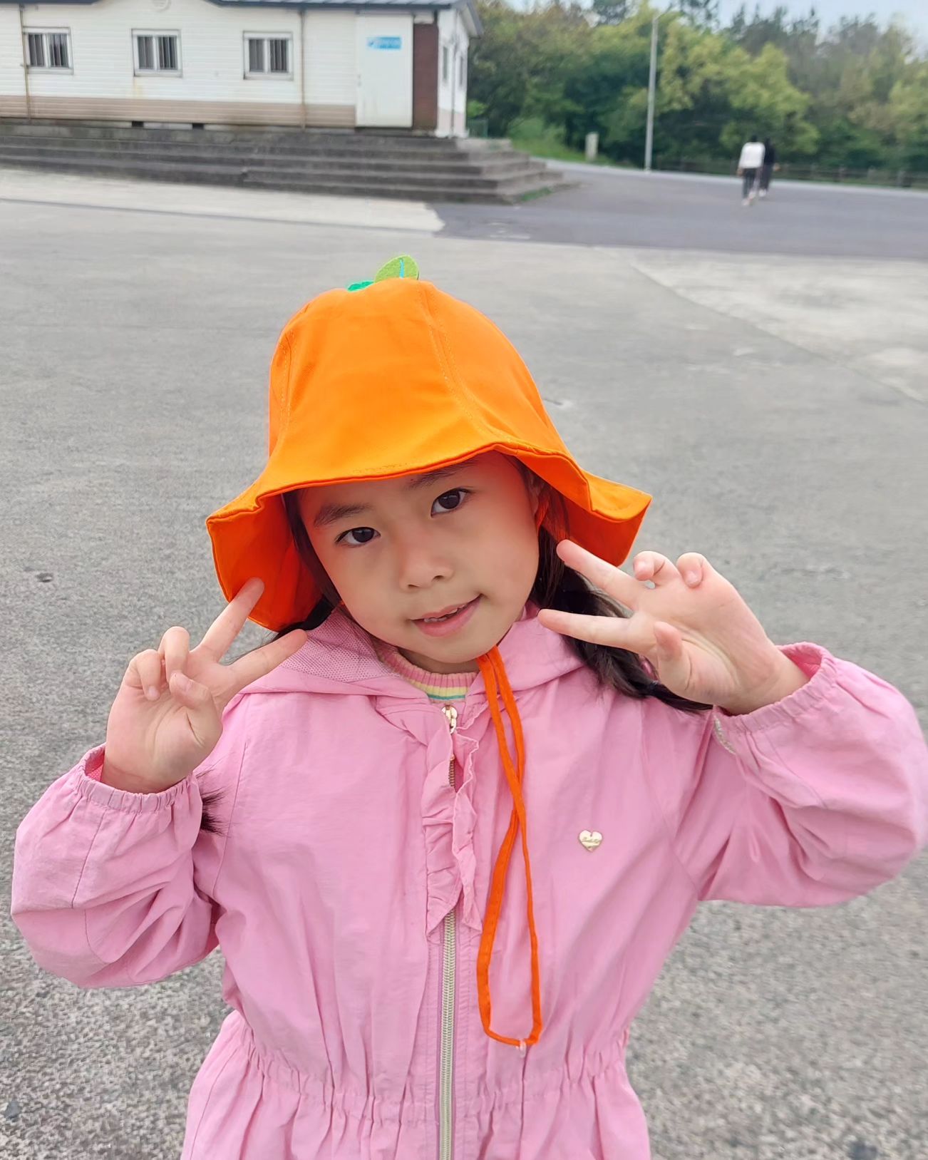 😀 20240428
초등학생도 쉽게 오를수 있는 
가벼운 코스의 오름이라길래 도전🤛

알고보니 초등학생한텐 쉽고
40대한텐 어렵다는 얘기였음ㅋㅋㅋㅋㅋㅋ

루아 걱정할때가 아니었어!
데굴데굴 굴러서 내려가고싶었다

#새별오름 #제주 #제주여행 #애월가볼만한곳
#가족여행 #김롸스타그램 #사진대방출 #예정