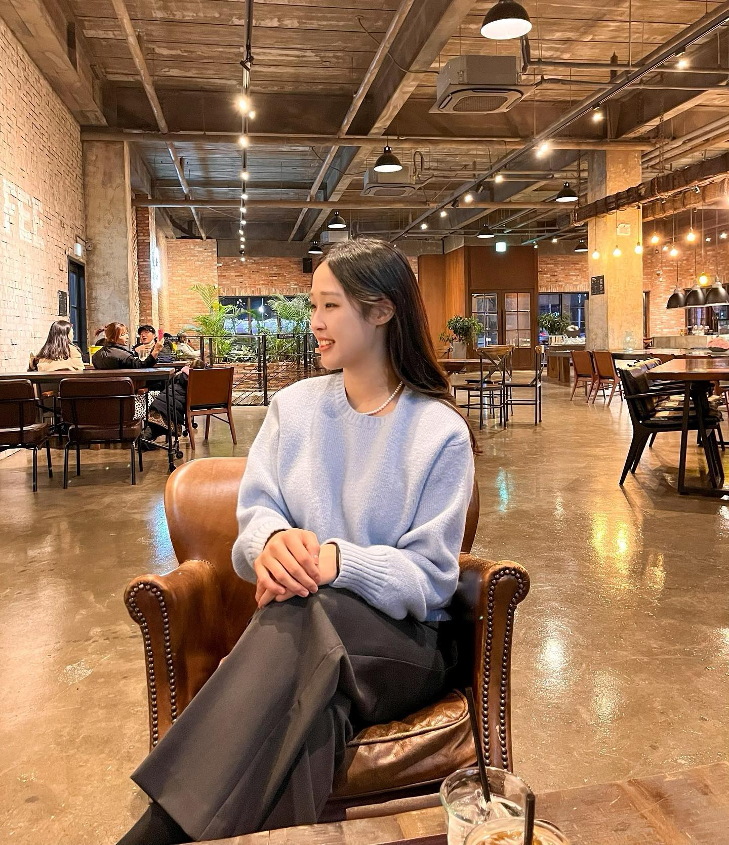 광인이래서 광기숨기려고 돌아앉음..
이왕이면 맑눈광으로,,👀✨

#맑눈광 #연말 #연말먹부림 #경기도 #경기도카페