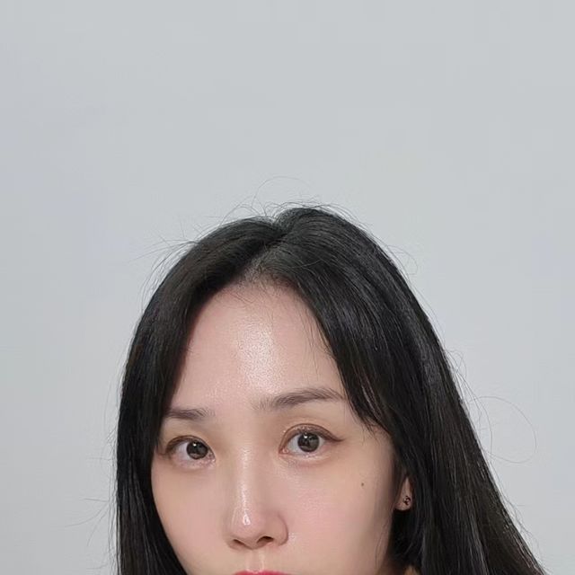 아티스트ㅣ윤시아 on Instagram: "#협찬 어제조명 바꾼 기념으로 찍어봤는데 이세팅으로 왜안찍어봤는지 의문이 들정도로확 잘나오네여 🤣 사진진짜 어렵고 매번 탐구 해야 하는 학문... ✌️