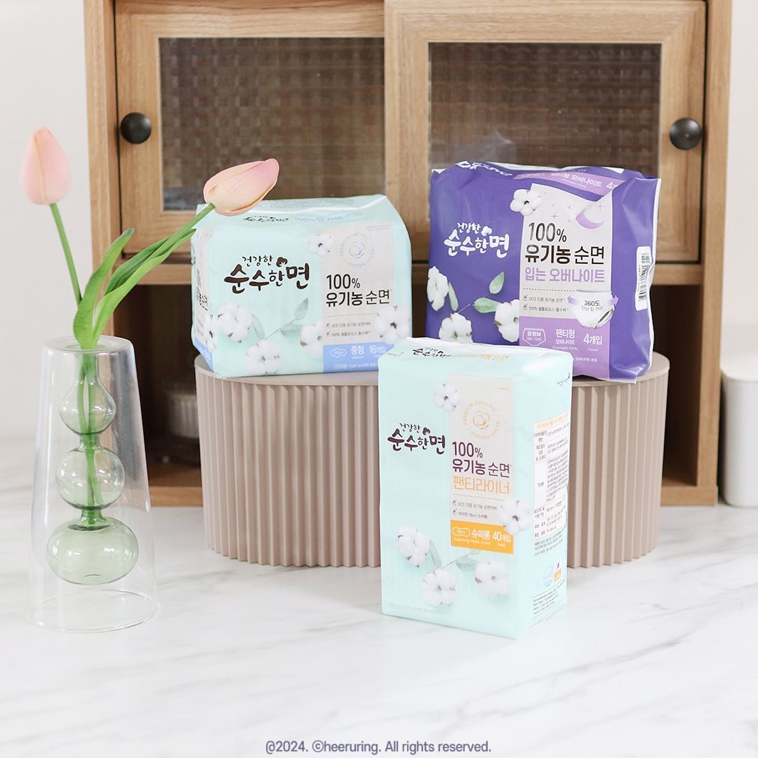 #광고 순수한면 유기농 순면 생리대&입는 오버나이트

저는 피부가 예민한편이라 프리미엄 소재로 만든 생리대만 주로 사용하는편이에요! 이번에 만나본 제품은 순수한면  OCS 인증 유기농 순면커버로 만들어피부도 마음도 편안하게 사용하기 좋았습니다♥️
글로벌 시험 인증(OCS 국제 유기농 인증, Natural 트레이드 마크, 독일 더마테스트 엑셀런트 등급)을  받은 프리미엄 소재의 100% 유기농 순면 생리대라 저에게 딱🫶🏻

완전 무염소표백(TCF) 공법으로 만든 유기농 순면커버와 100%
셀룰로오스 흡수체를 사용해 믿고 사용할 수 있었어요.
특히 소재 뿐만아니라 착용감도 편안해서 예민해지는 그날도 편안하게
생활하기 좋았어요. 입는오버나이트는 맞춤 핏 허리밴드가 쭉쭉
잘 늘어나서 착용했을때 편안했고 자면서 많이 뒤척이는편인데도
360도 안심 힙 커버와 더블 안심 힙 가드로 샘 없이 아주 편안한
숙면이 가능했답니다! 하루종일 신경쓰이는 그날도 순수한면과
함께하니 편안함 그자체♥️

kleannara_official 
#순수한면 #건강한순수한면 #유기농생리대 #순면생리대 #생리대 #입는오버나이트 #입는생리대 #생리대추천 #유기농생리대추천 #코덕 #뷰덕 #코덕맞팔 #좋아요 #뷰티리뷰 #뷰티후기 #뷰티그램